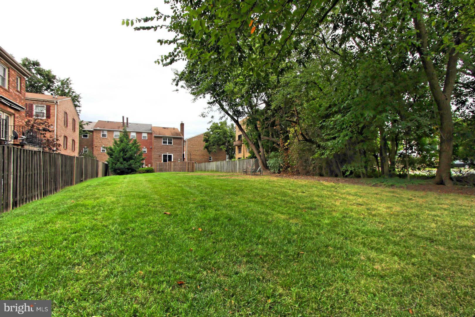 COLUMBIA SQUARE - Residential Lease