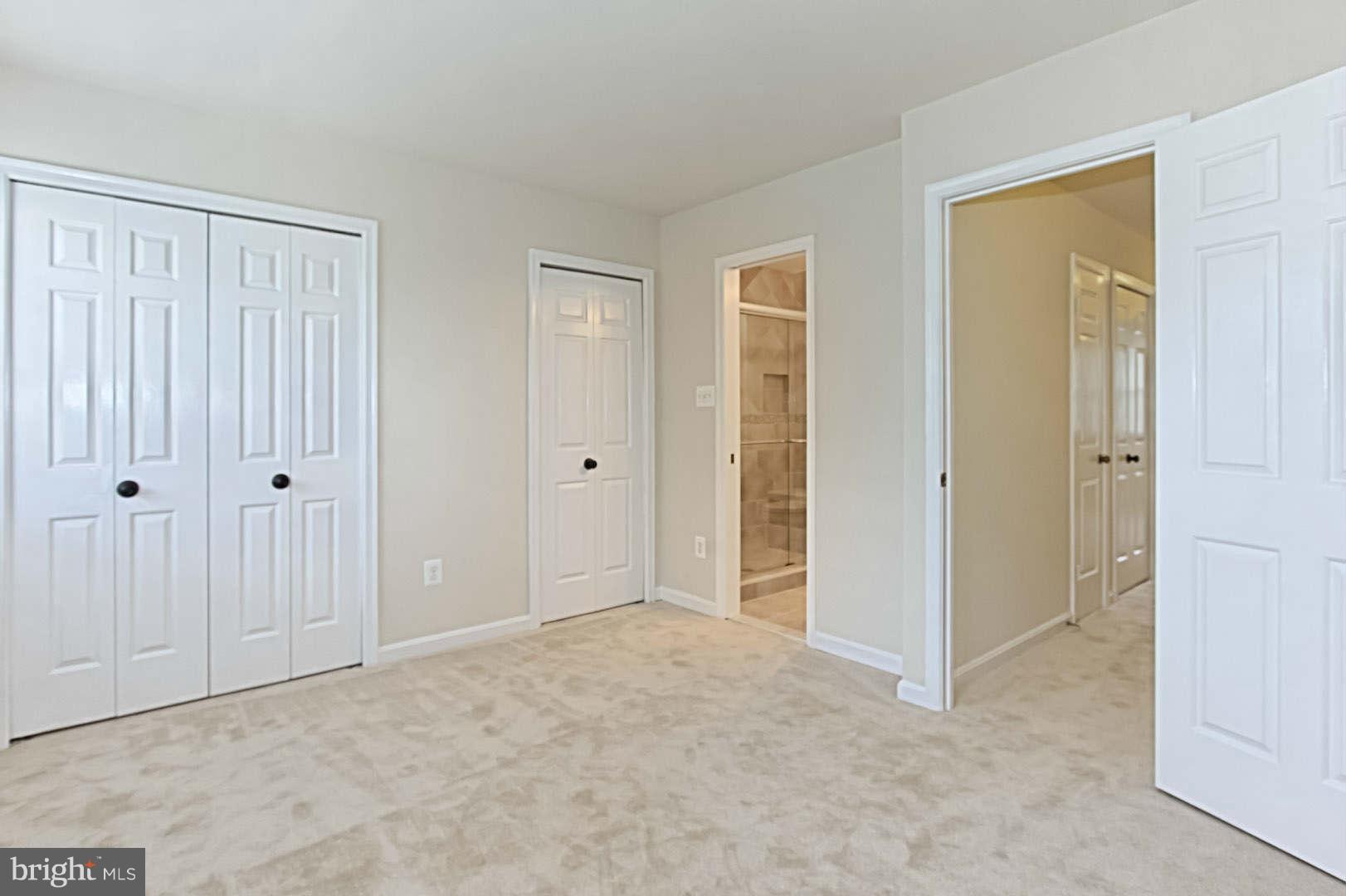 COLUMBIA SQUARE - Residential Lease