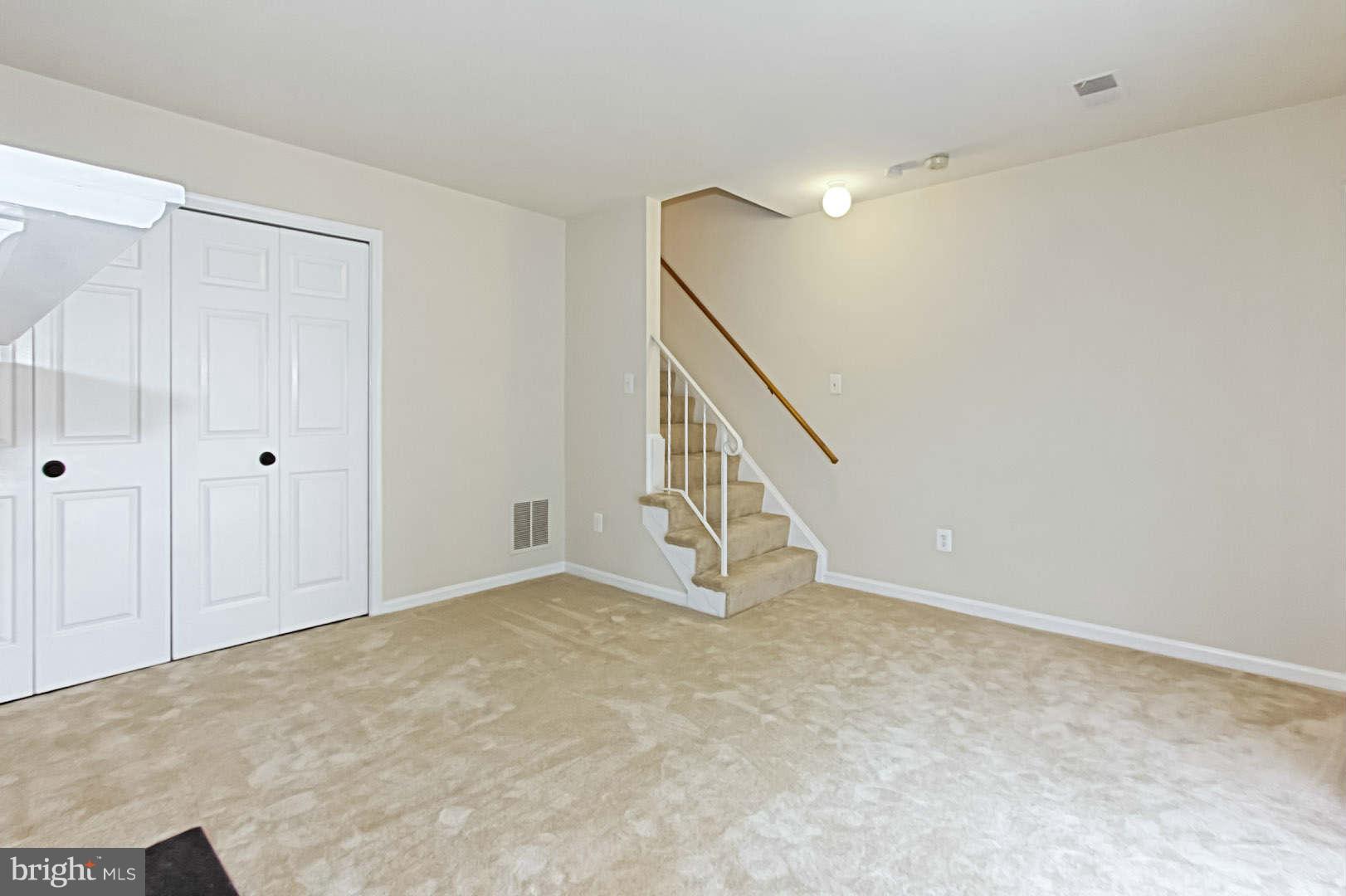 COLUMBIA SQUARE - Residential Lease