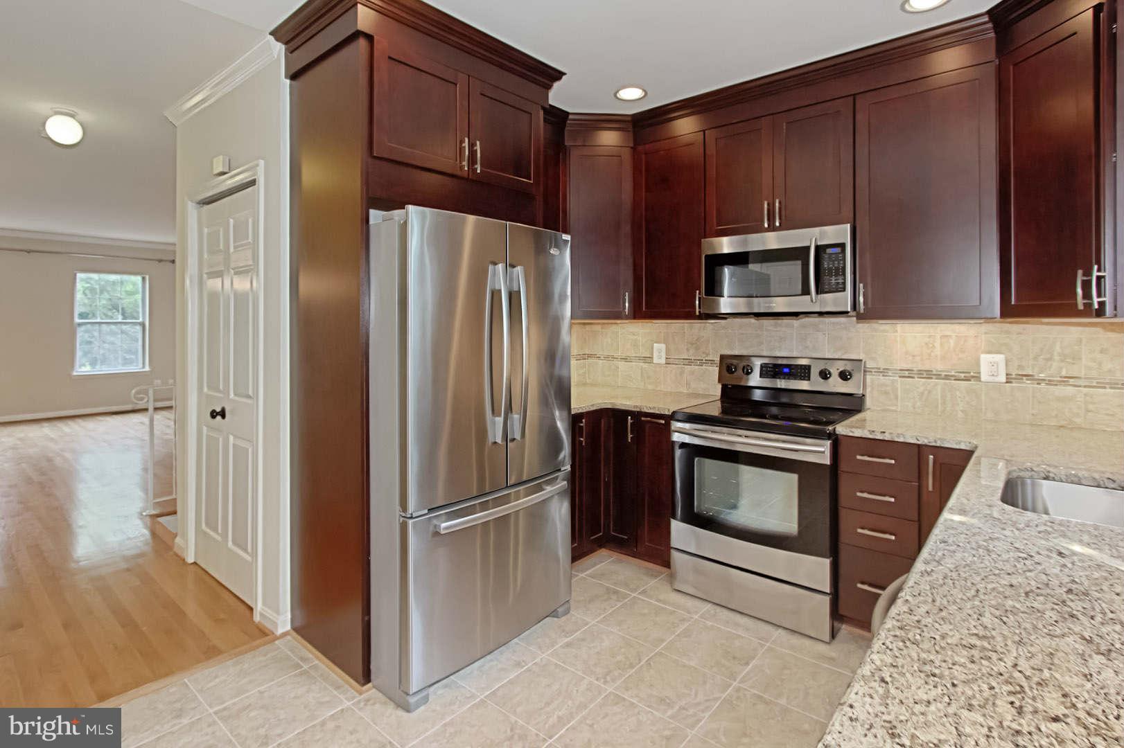 COLUMBIA SQUARE - Residential Lease