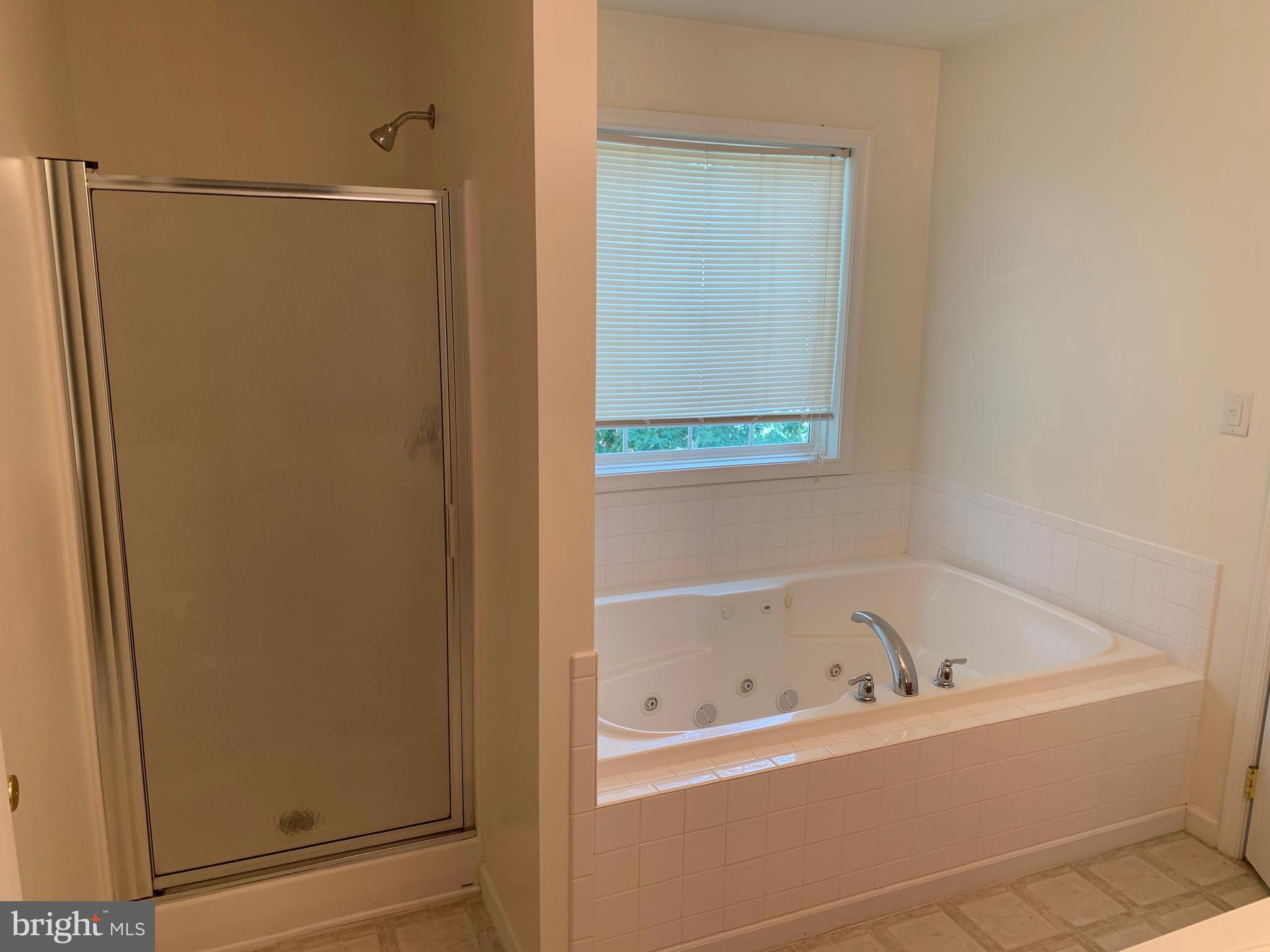 MIDDLE CREEK MANOR - Residential