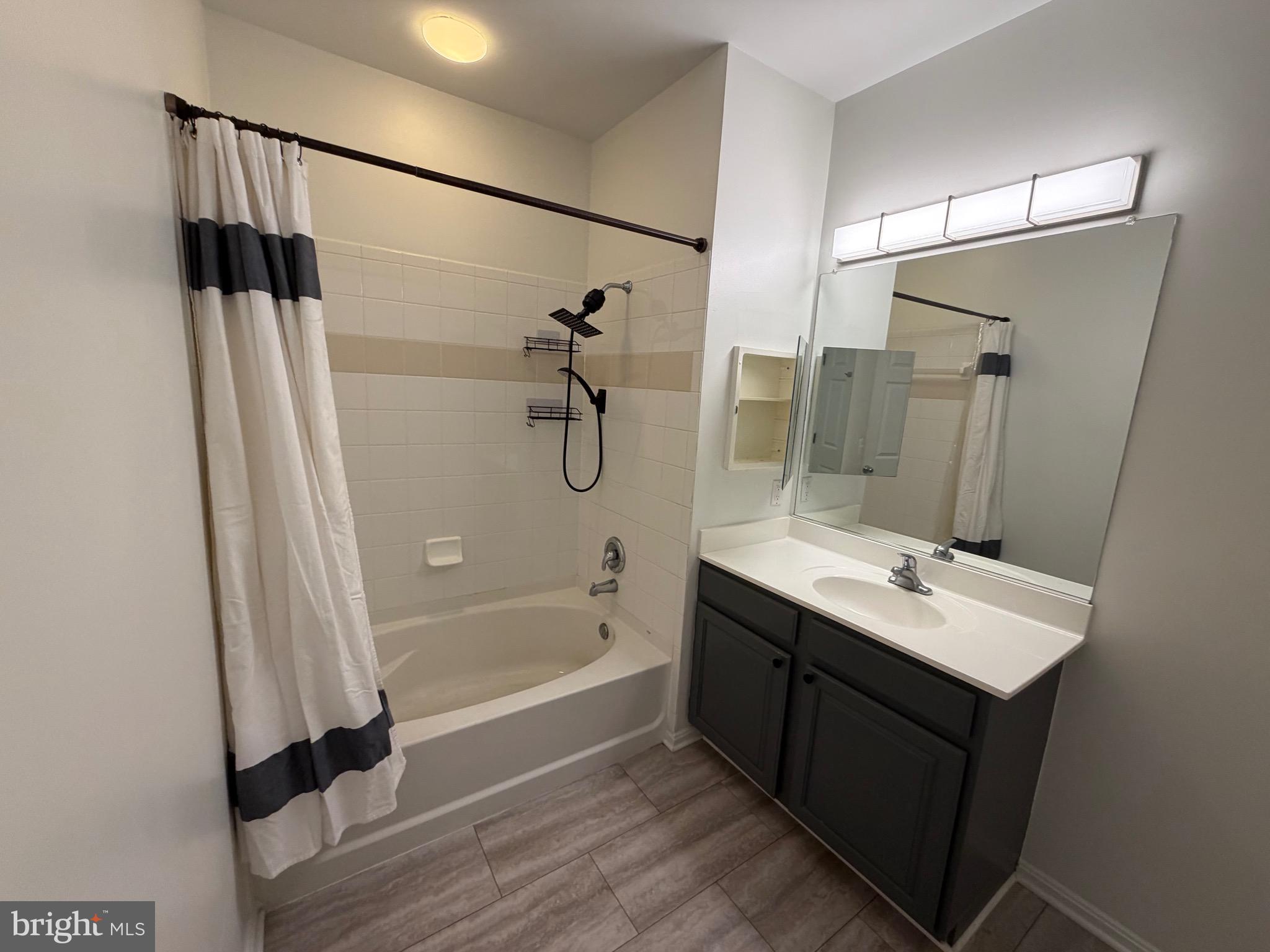 THE GROVE AT ARLINGTON - Residential