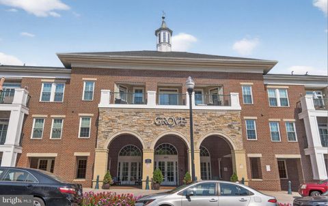 Photo of 2465 Army Navy Drive #1-405, ARLINGTON, VA 22206 (MLS # VAAR2068456)