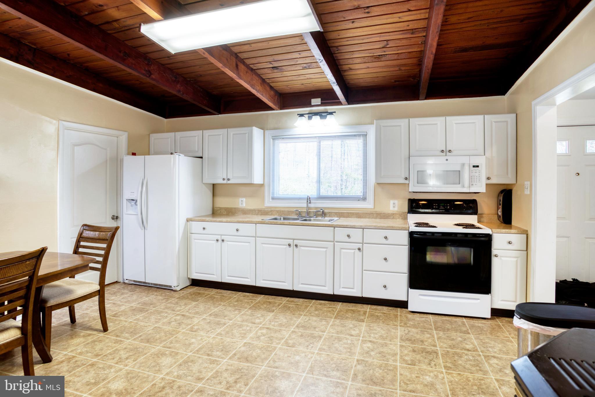 SOUTH HAMPTON VILLAGE SU - Residential