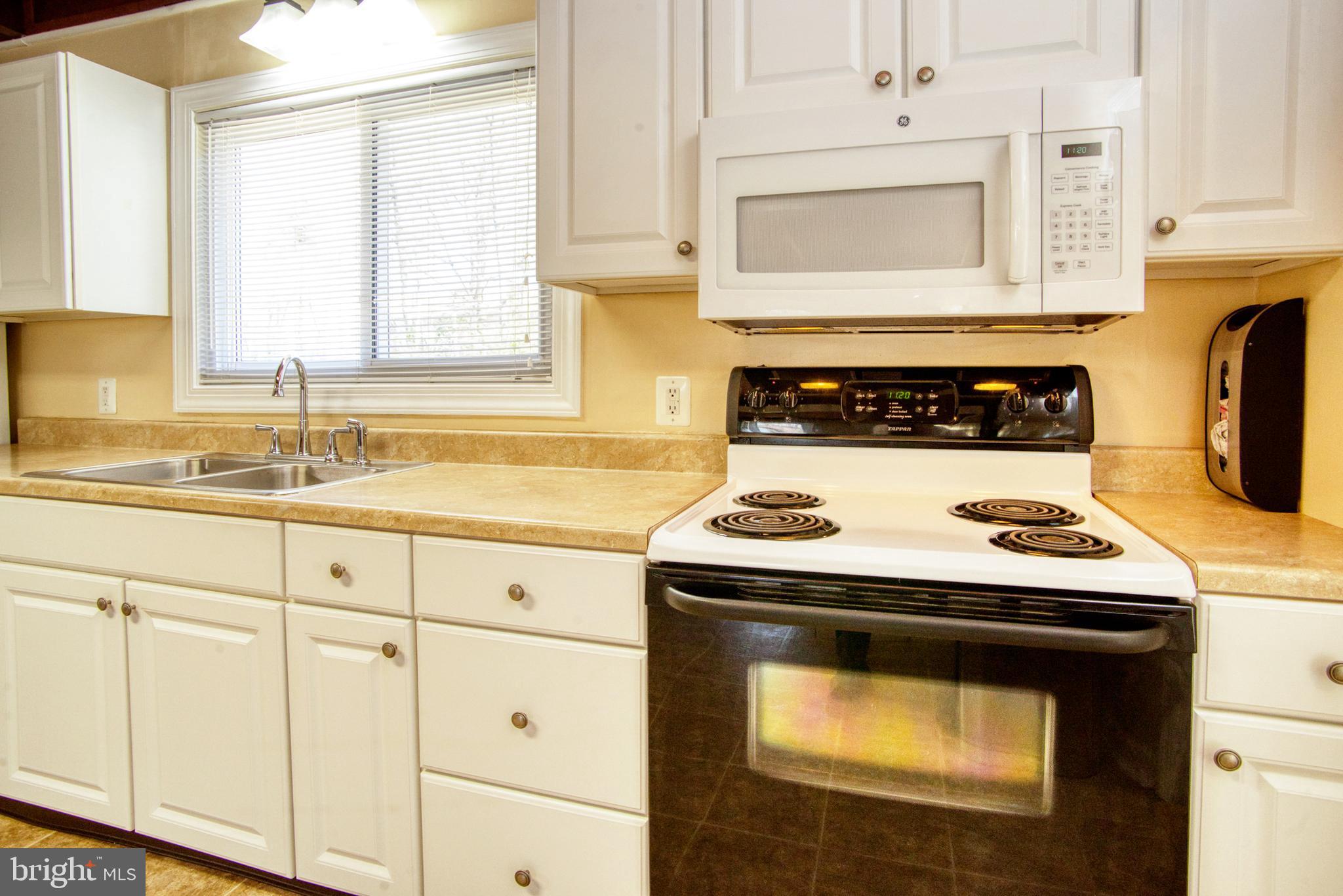 SOUTH HAMPTON VILLAGE SU - Residential