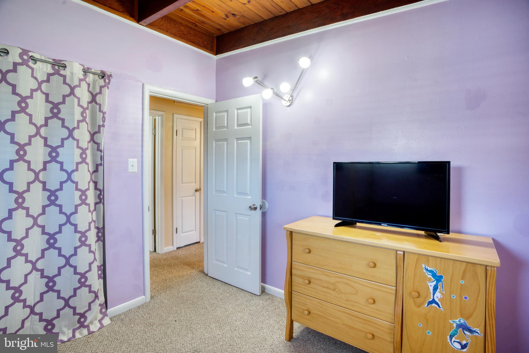 SOUTH HAMPTON VILLAGE SU - Residential