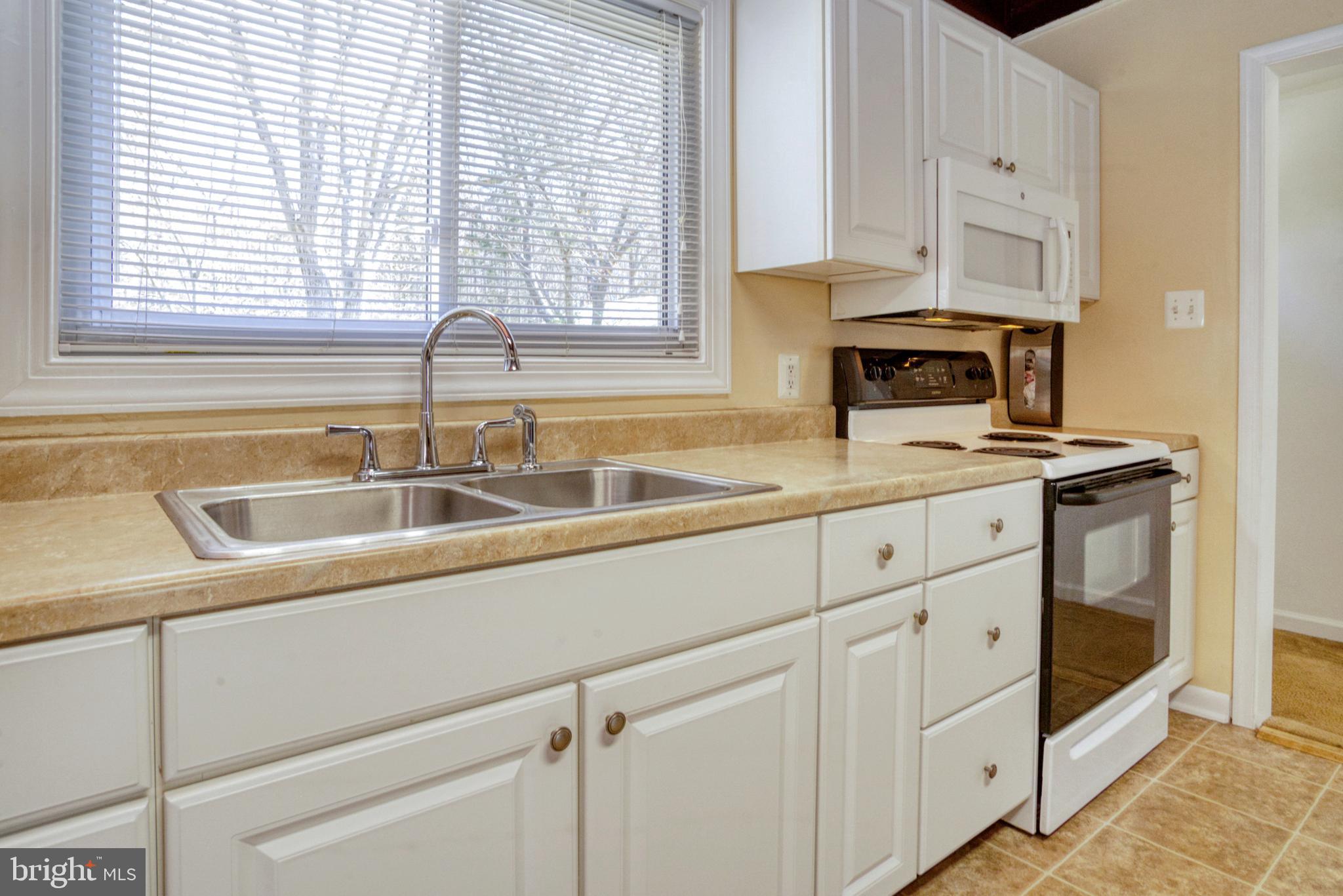 SOUTH HAMPTON VILLAGE SU - Residential