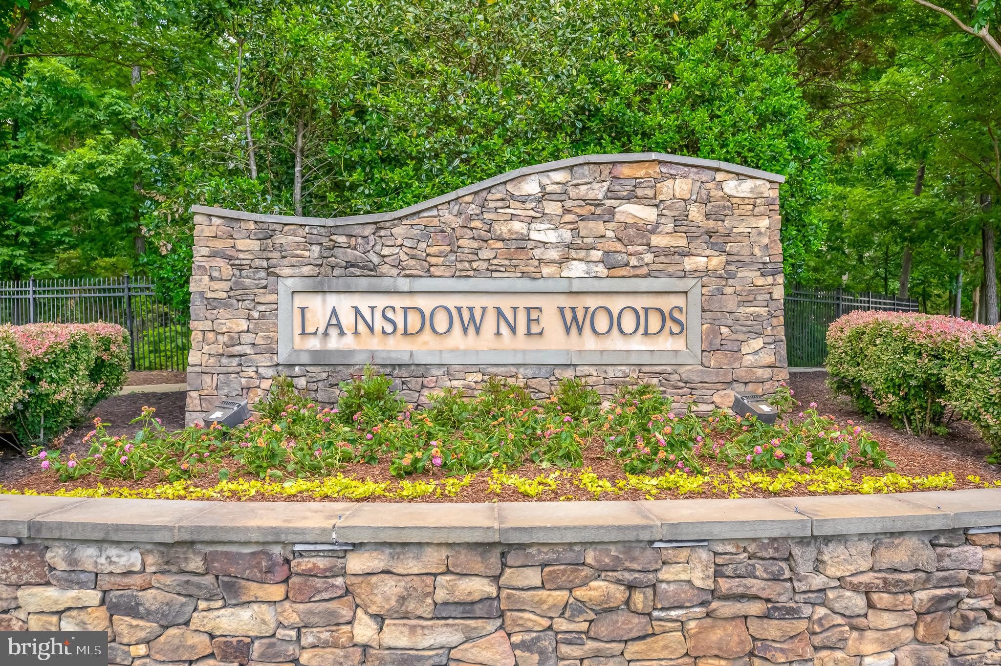 LANSDOWNE WOODS - Residential