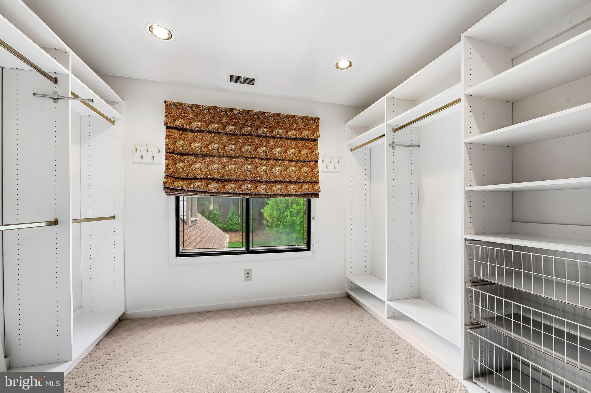 REGENCY PARK - Residential