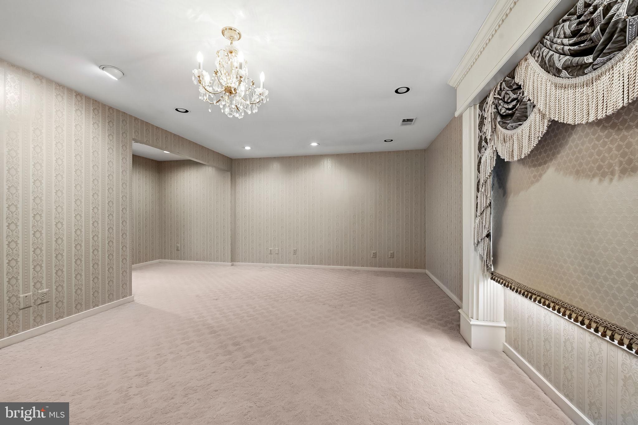 REGENCY PARK - Residential