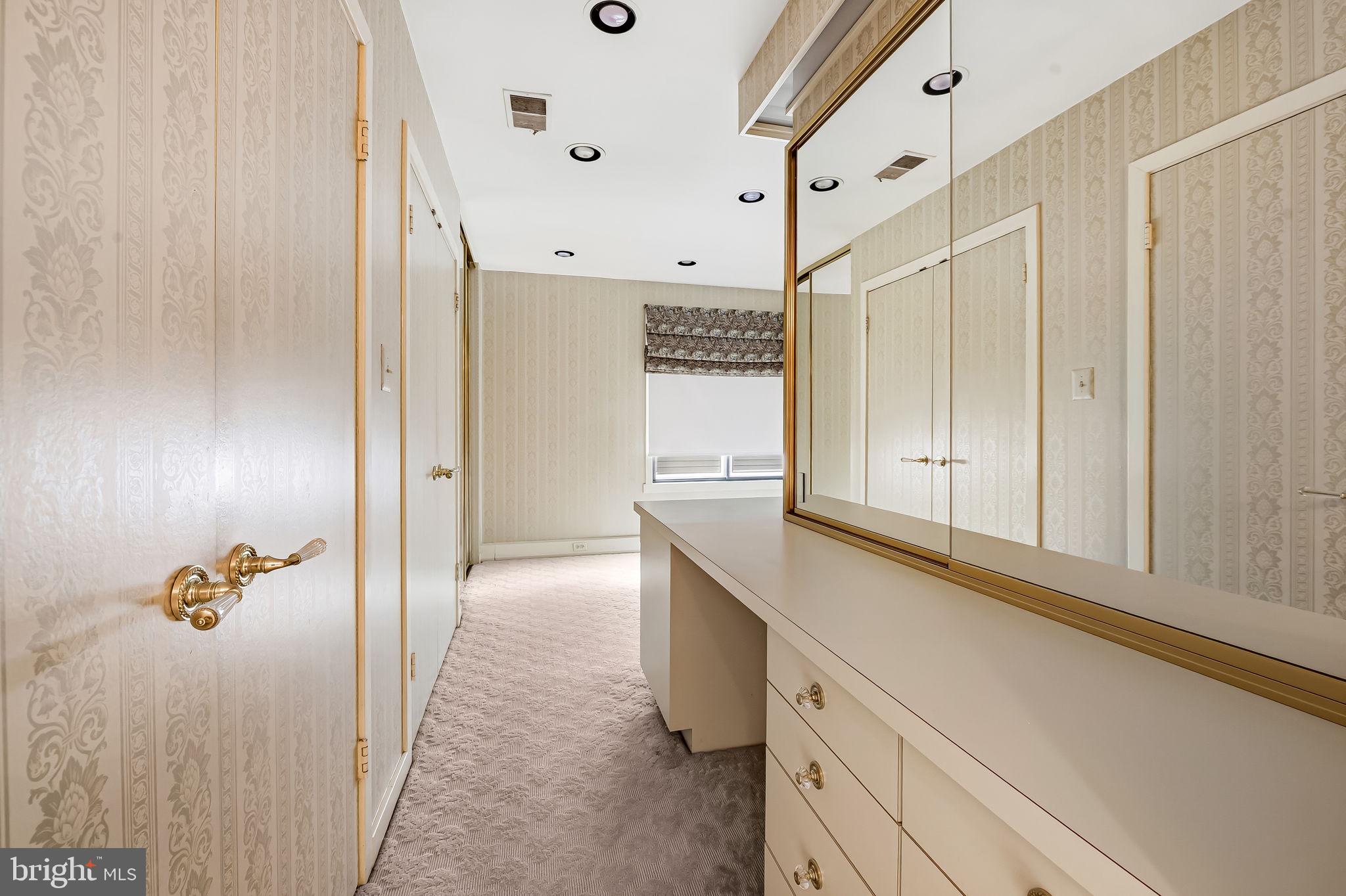 REGENCY PARK - Residential