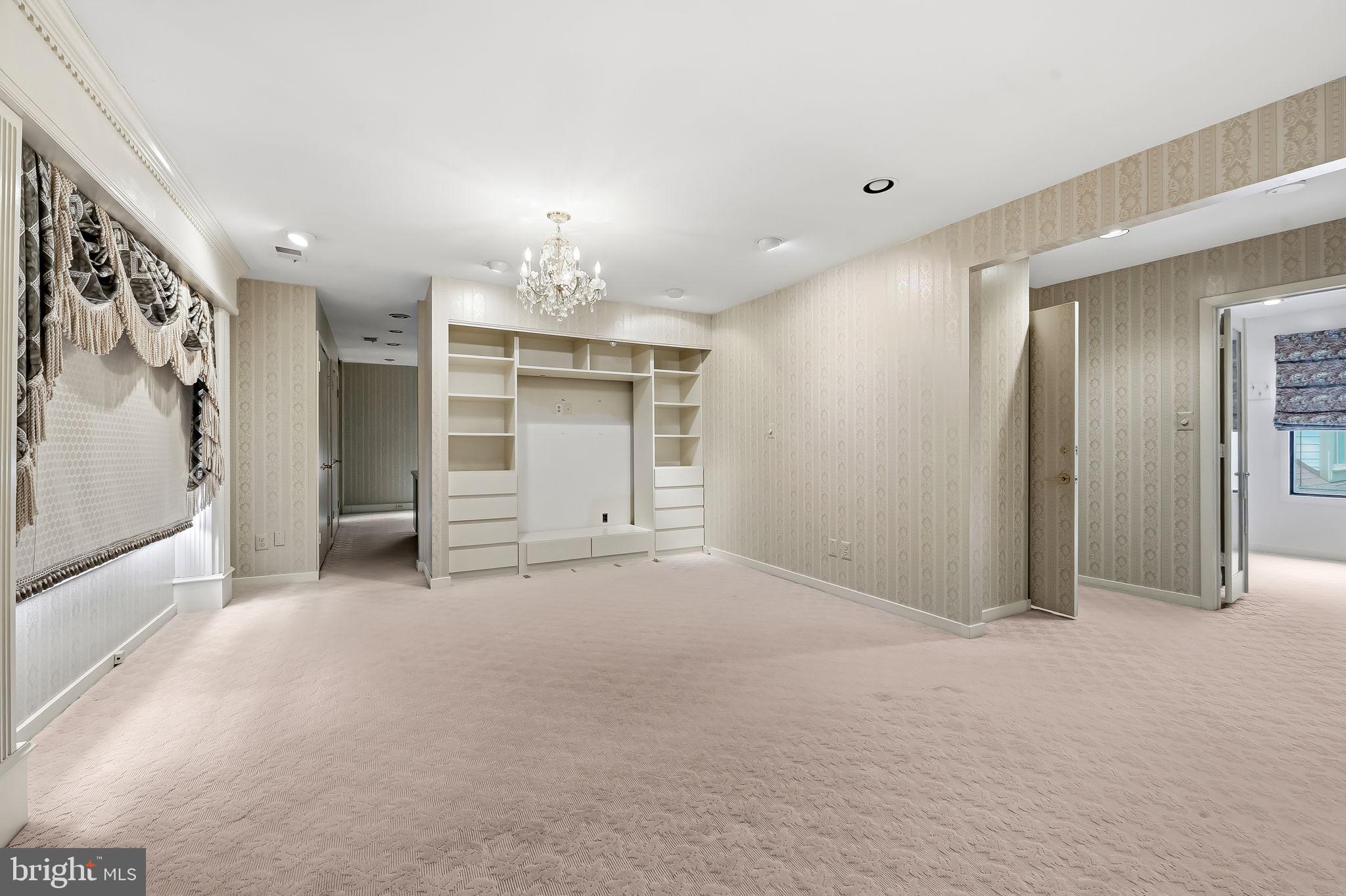 REGENCY PARK - Residential