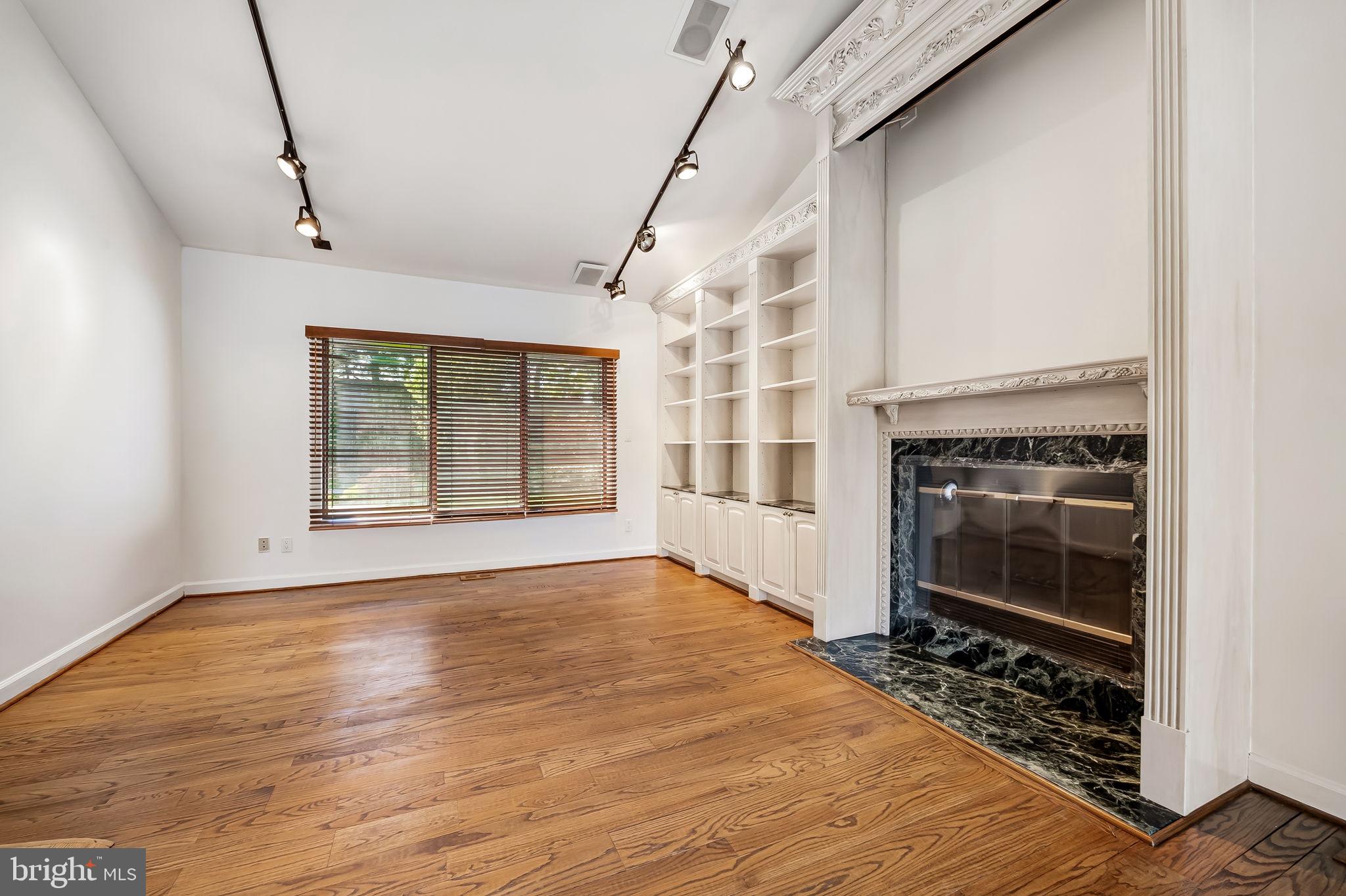 REGENCY PARK - Residential