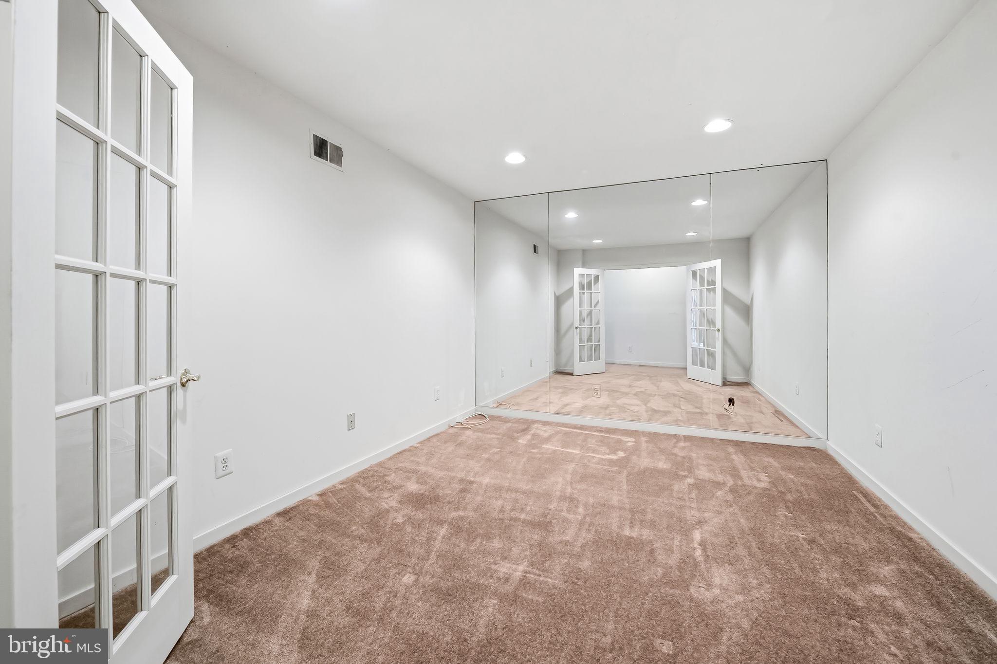 REGENCY PARK - Residential