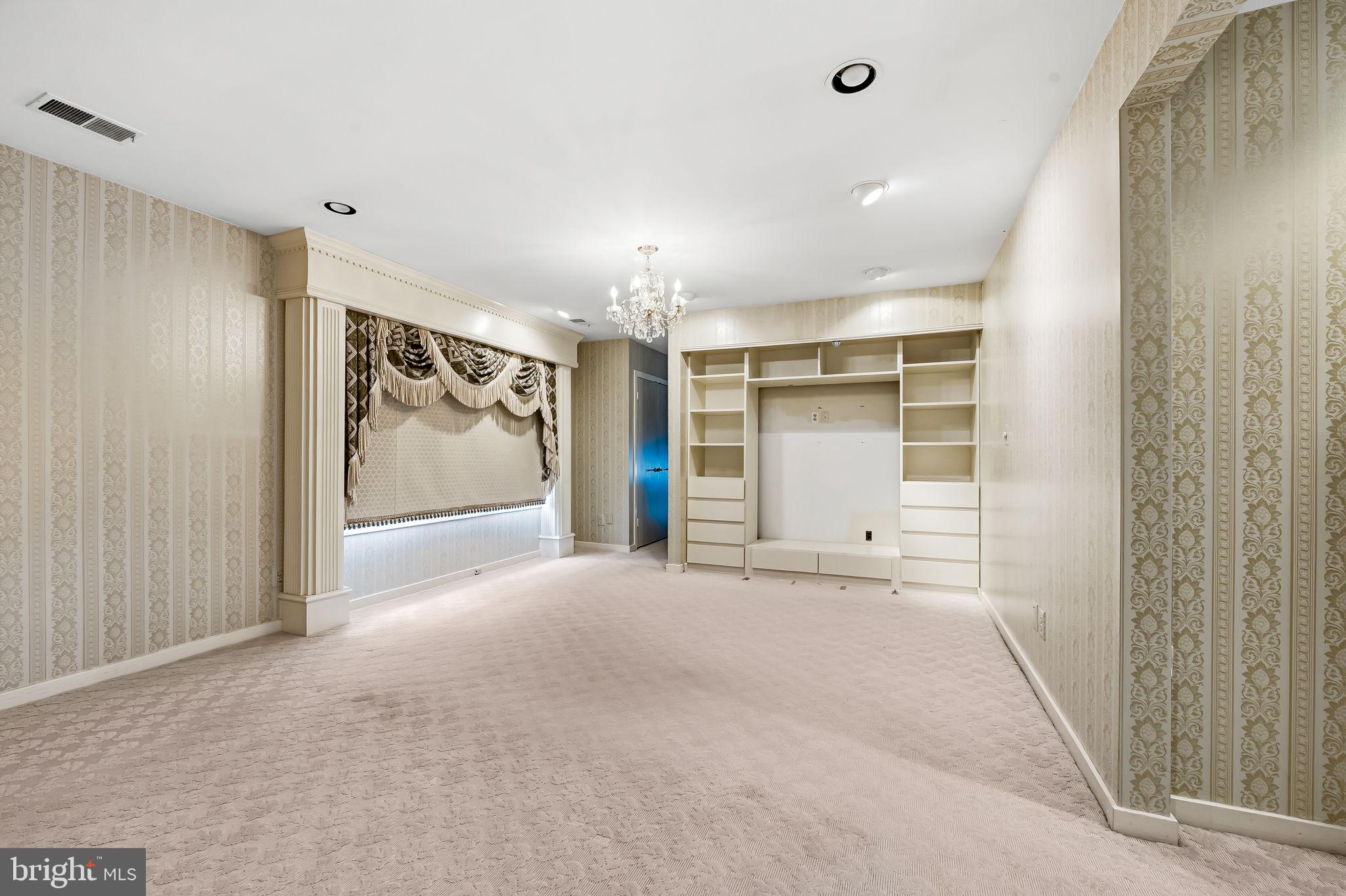 REGENCY PARK - Residential