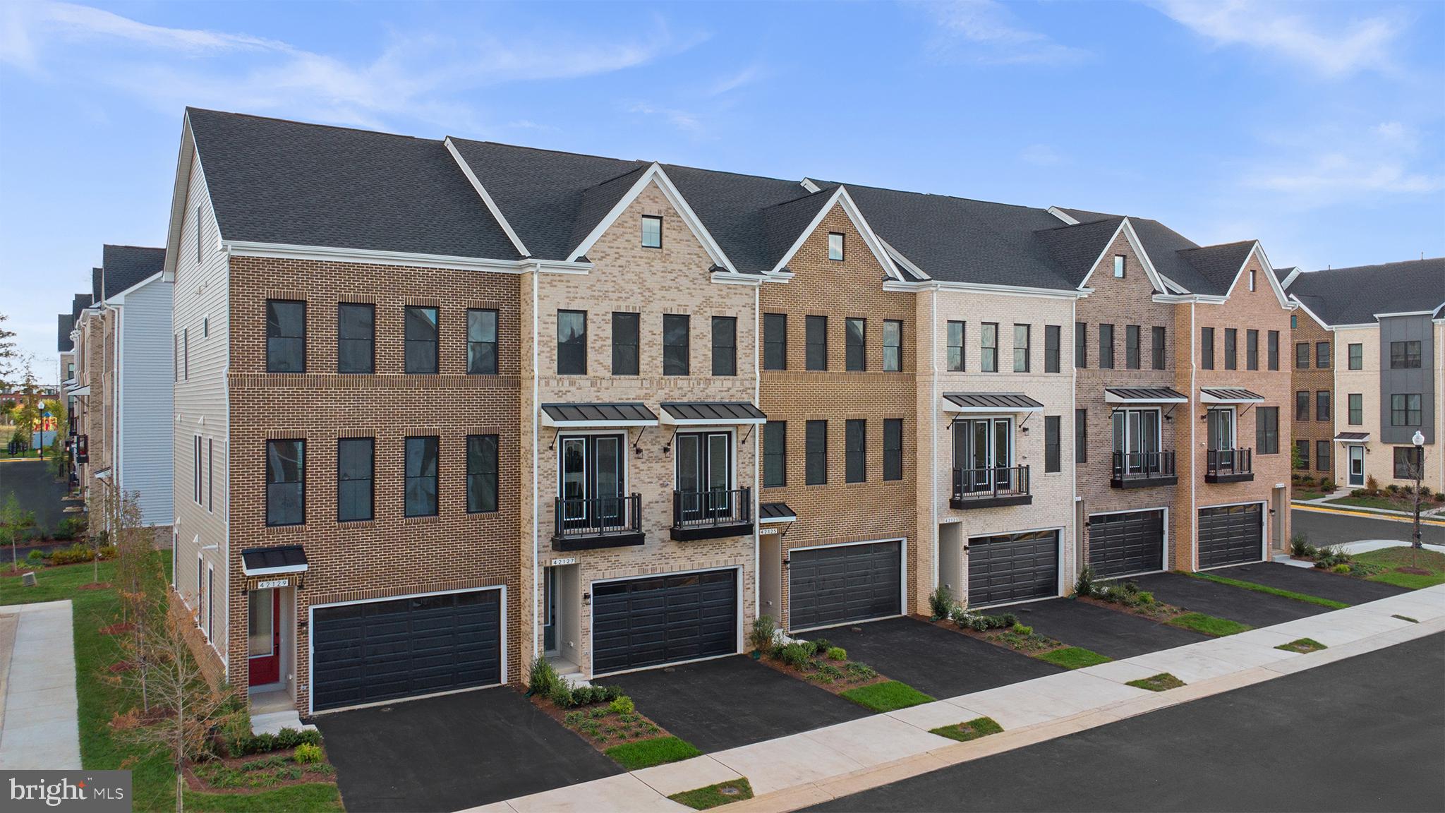42125 PICASSO SQUARE