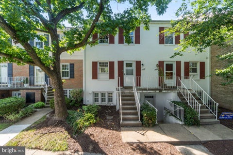 Photo of 14419 Saint Germain Drive, CENTREVILLE, VA 20121 (MLS # VAFX2347154)