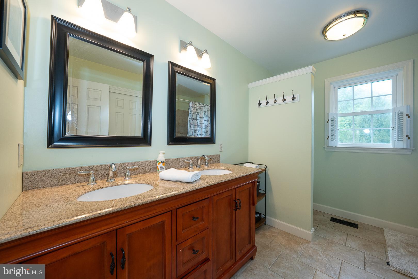 HUNT COUNTRY - Residential