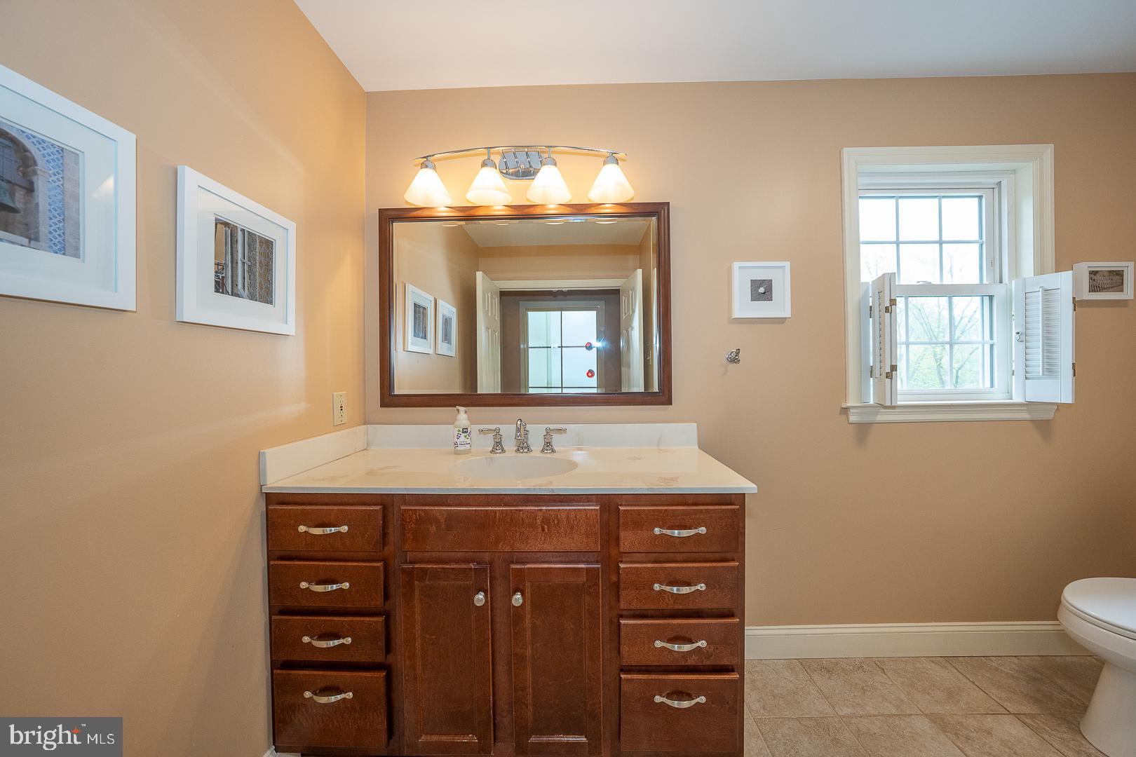 HUNT COUNTRY - Residential