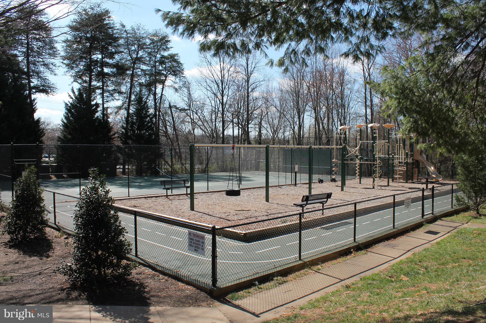 CIRCLE WOODS - Residential