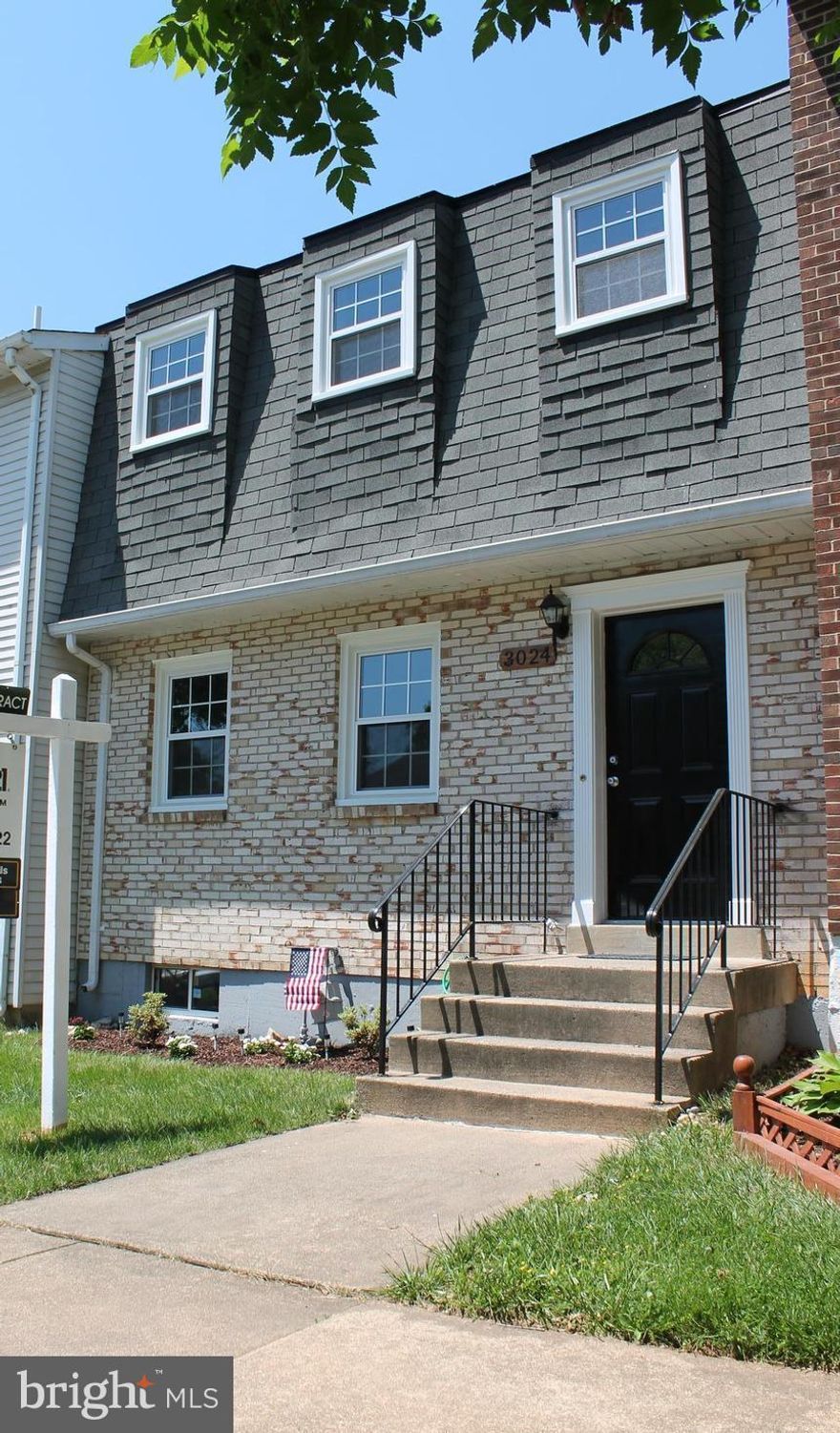 Updated 3 Bedroom +Den, 3.5 Bath TH within walking distance of Vienna Metro! Inviting Kitchen with all new Granite, SS Appl, Faucet, Disposal, Sink, Lighting. New Laminate on ML, new plush carpet on UL & LL. Freshly professionally painted. Generous room sizes thru-out. Walk-out LL w/ Lg. Rec Room, Den & full bath. HVAC,HWH('15),& W/D('16). Great amenities: Pool, Tennis, 2-Tot Lots. Near 29/50/66
