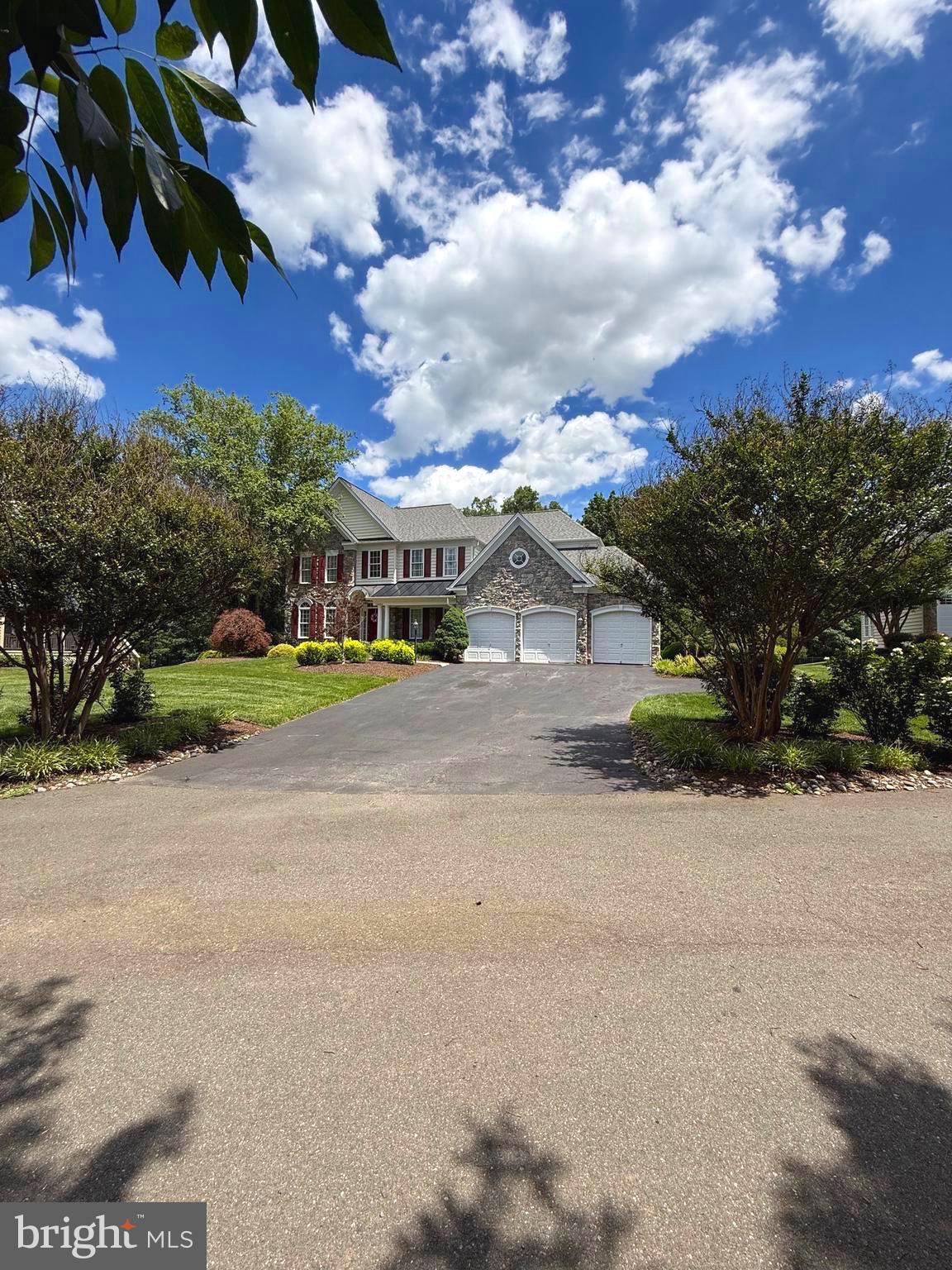 14093 BURNLEY GLEN COURT