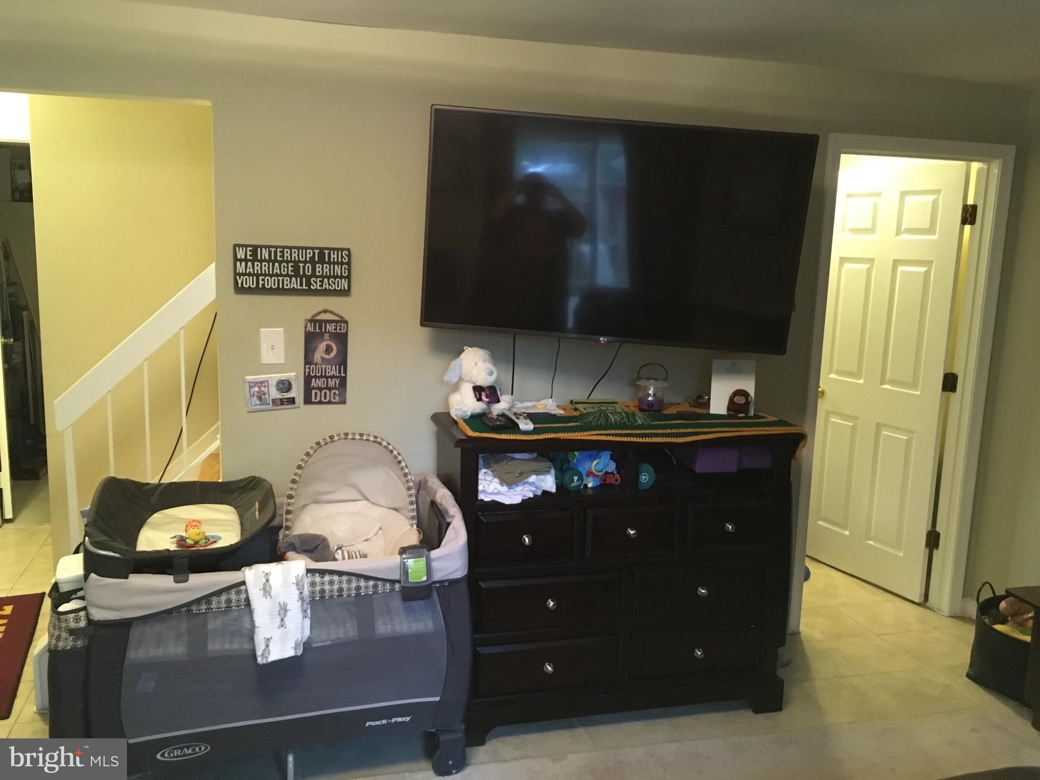 FARMINGDALE - Residential