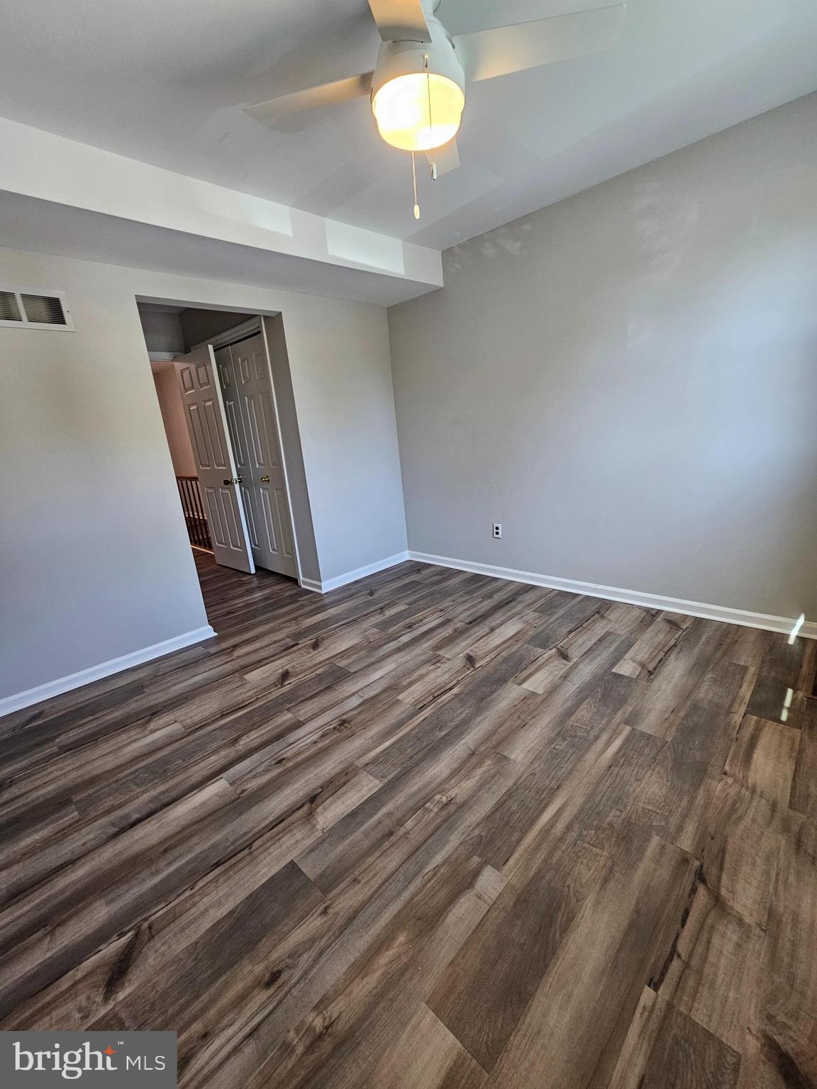 LINDEN HILL SQUARE - Residential Lease