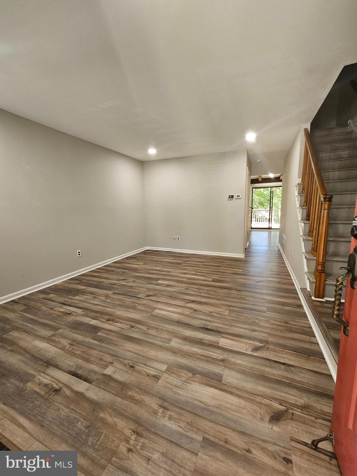 LINDEN HILL SQUARE - Residential Lease