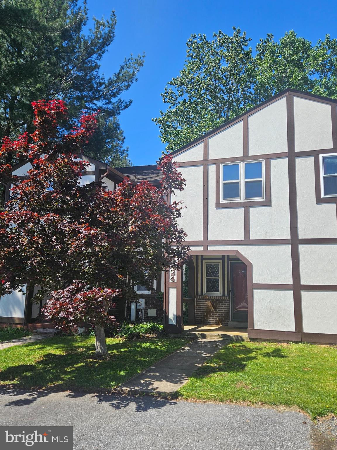 LINDEN HILL SQUARE - Residential Lease