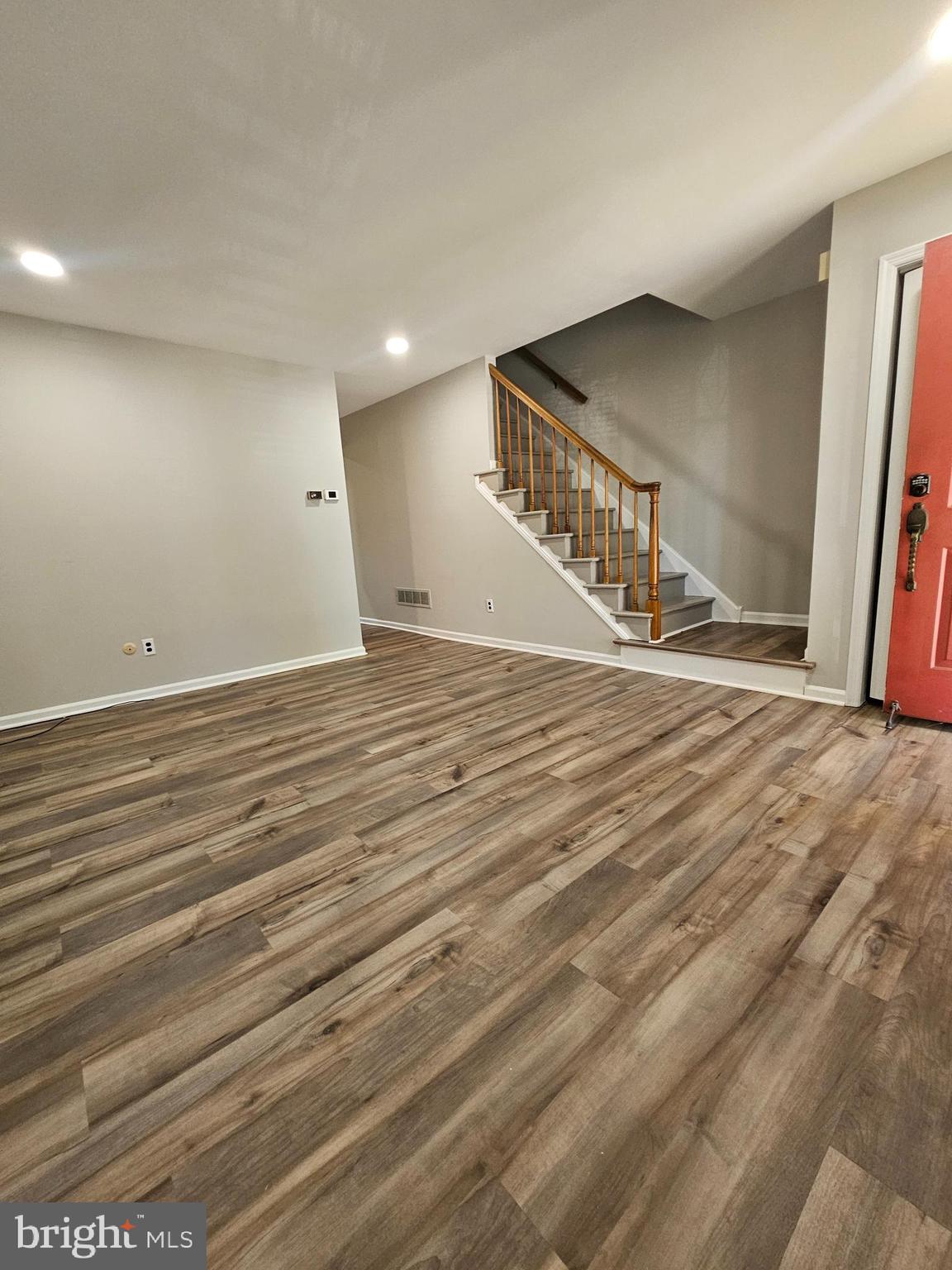 LINDEN HILL SQUARE - Residential Lease