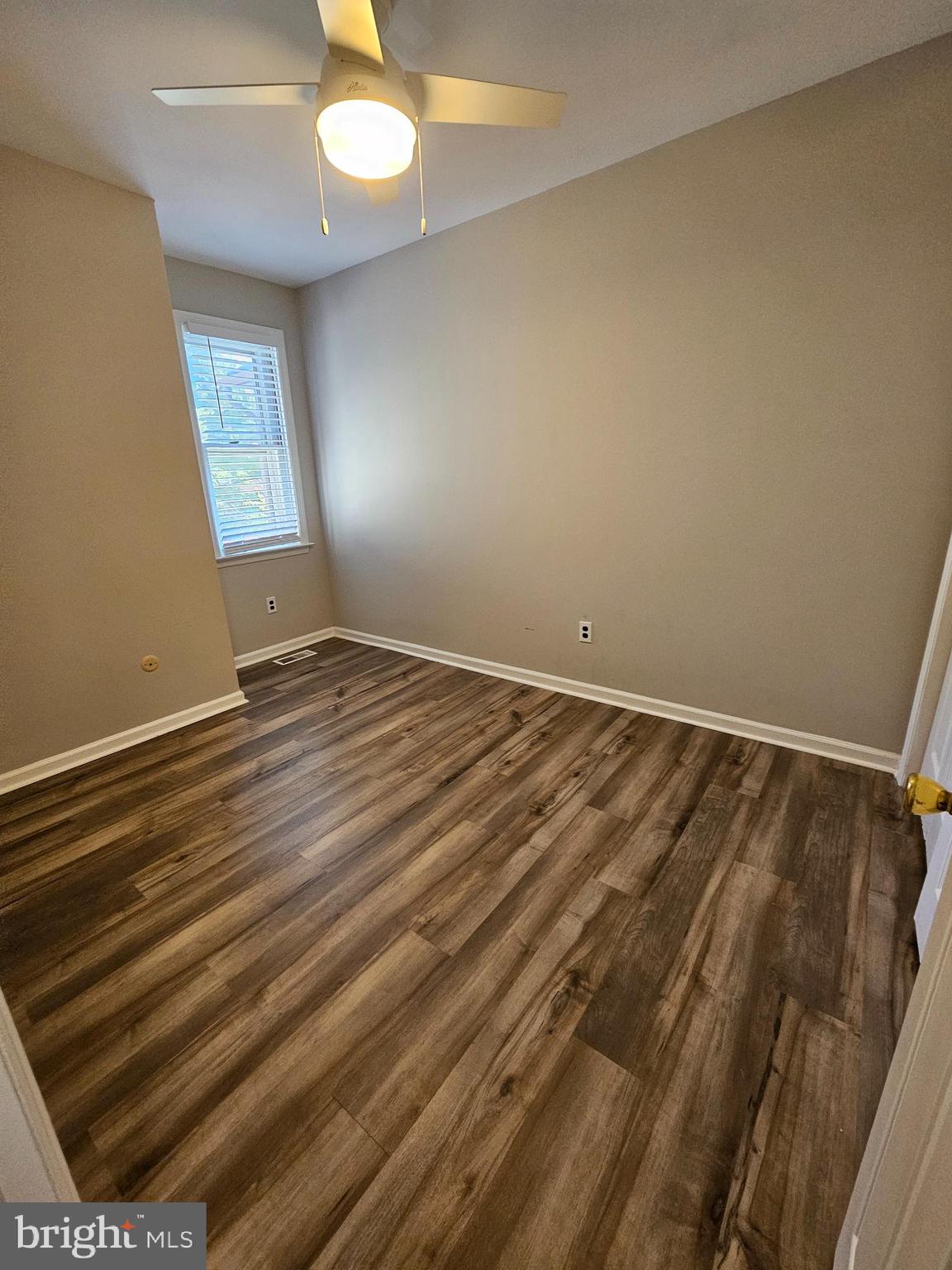 LINDEN HILL SQUARE - Residential Lease