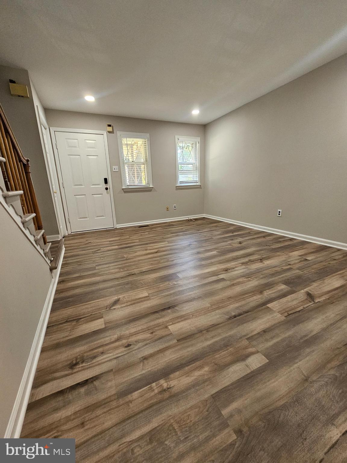 LINDEN HILL SQUARE - Residential Lease