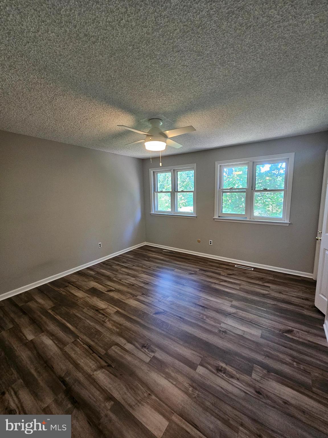 LINDEN HILL SQUARE - Residential Lease