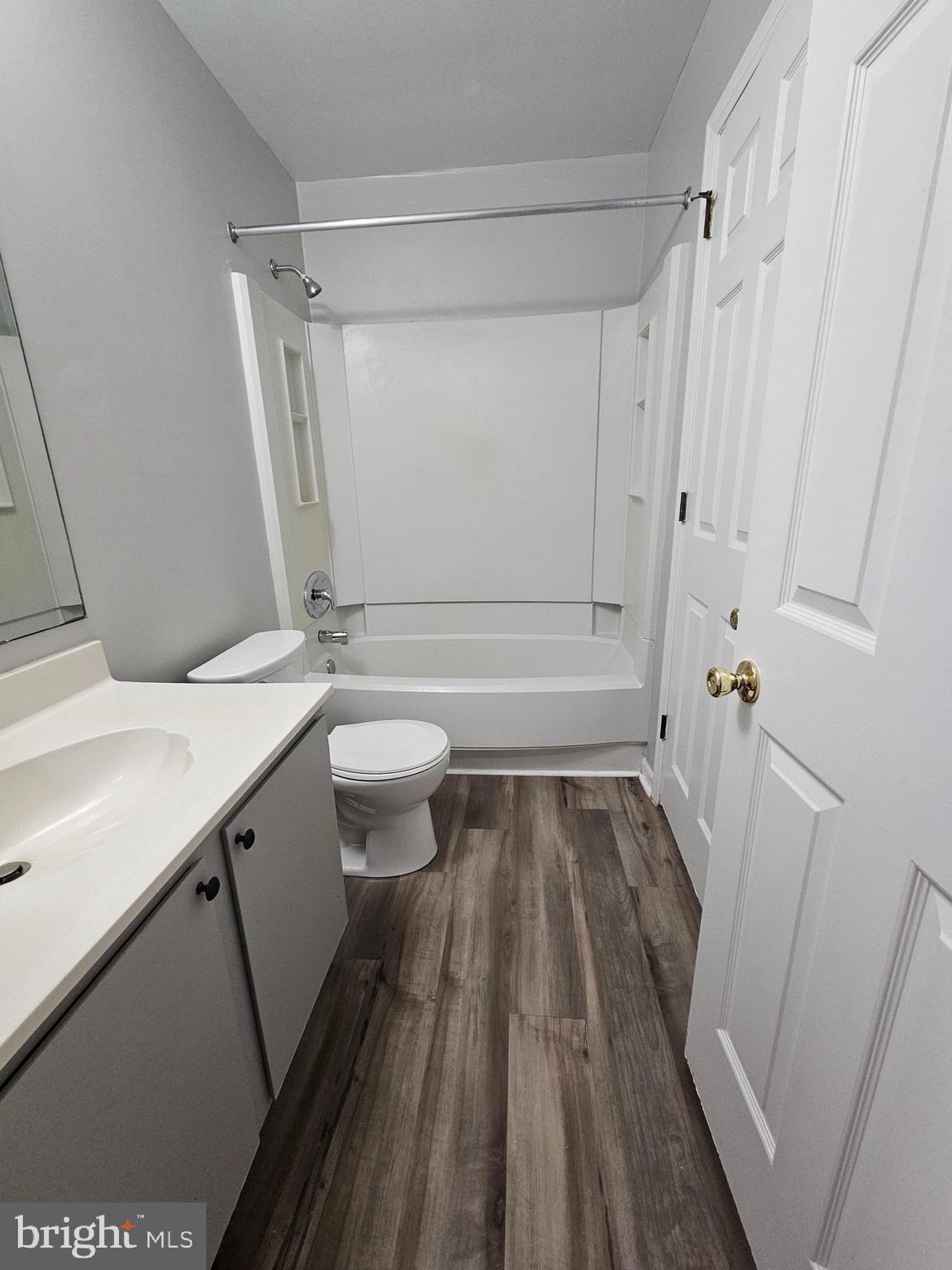 LINDEN HILL SQUARE - Residential Lease