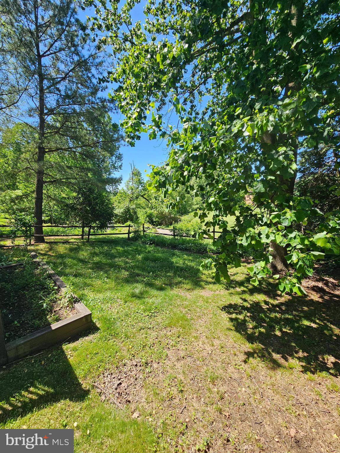 LINDEN HILL SQUARE - Residential Lease