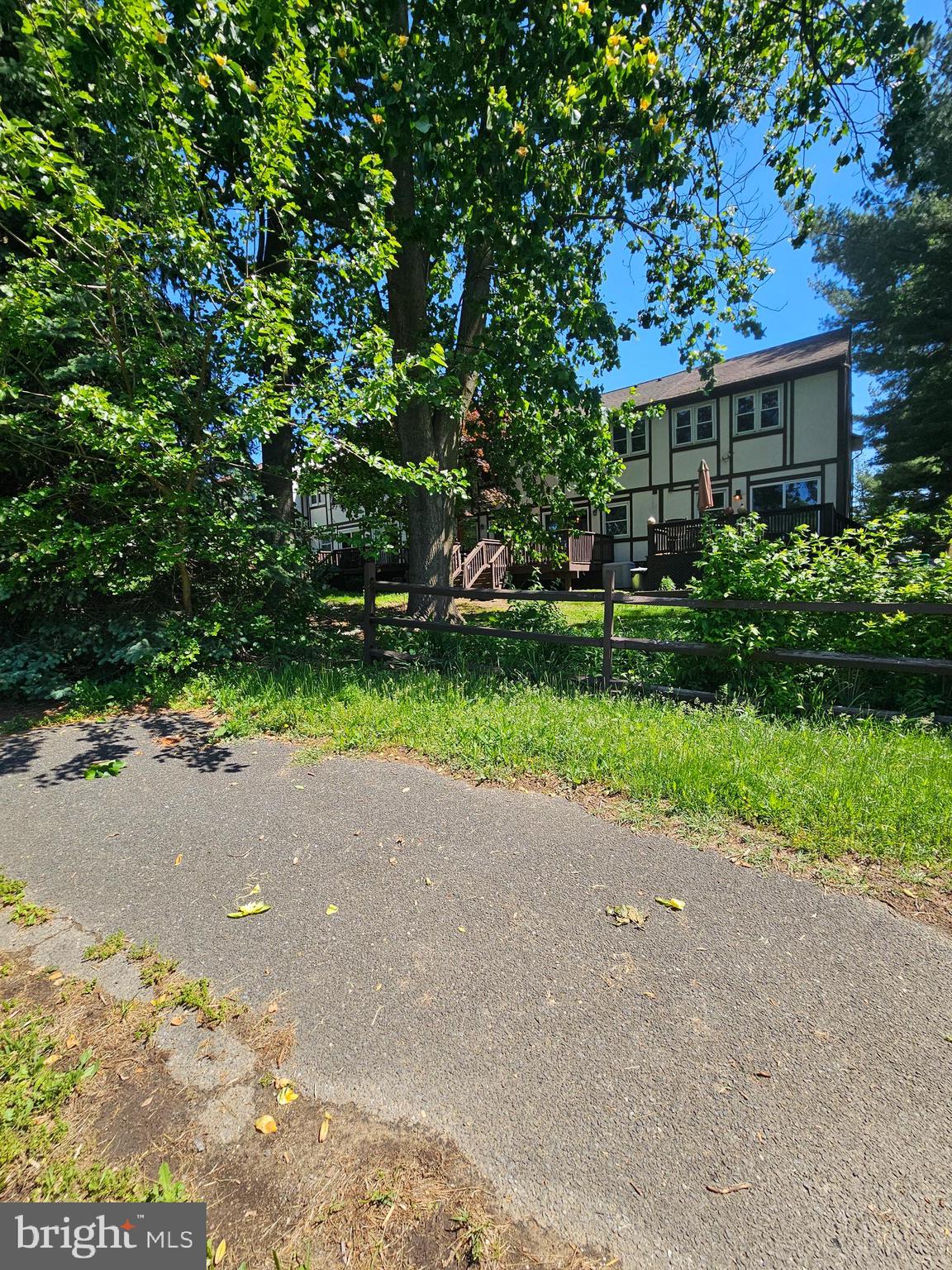 LINDEN HILL SQUARE - Residential Lease