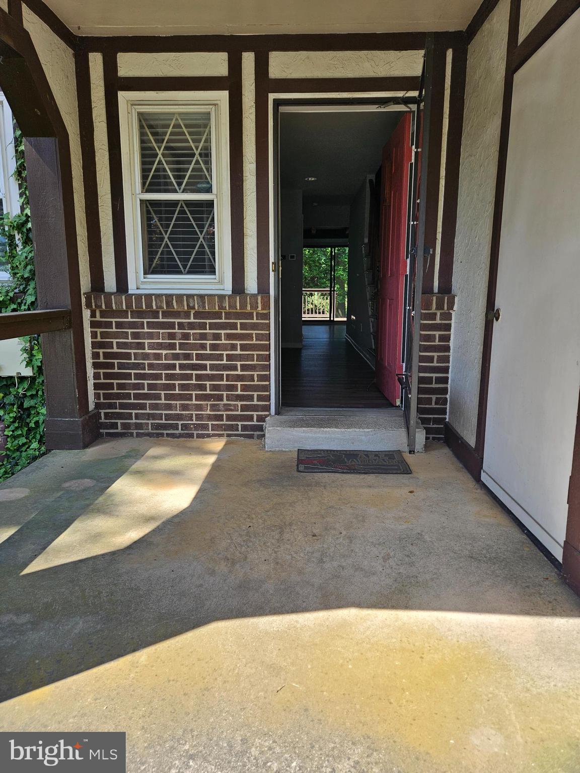 LINDEN HILL SQUARE - Residential Lease