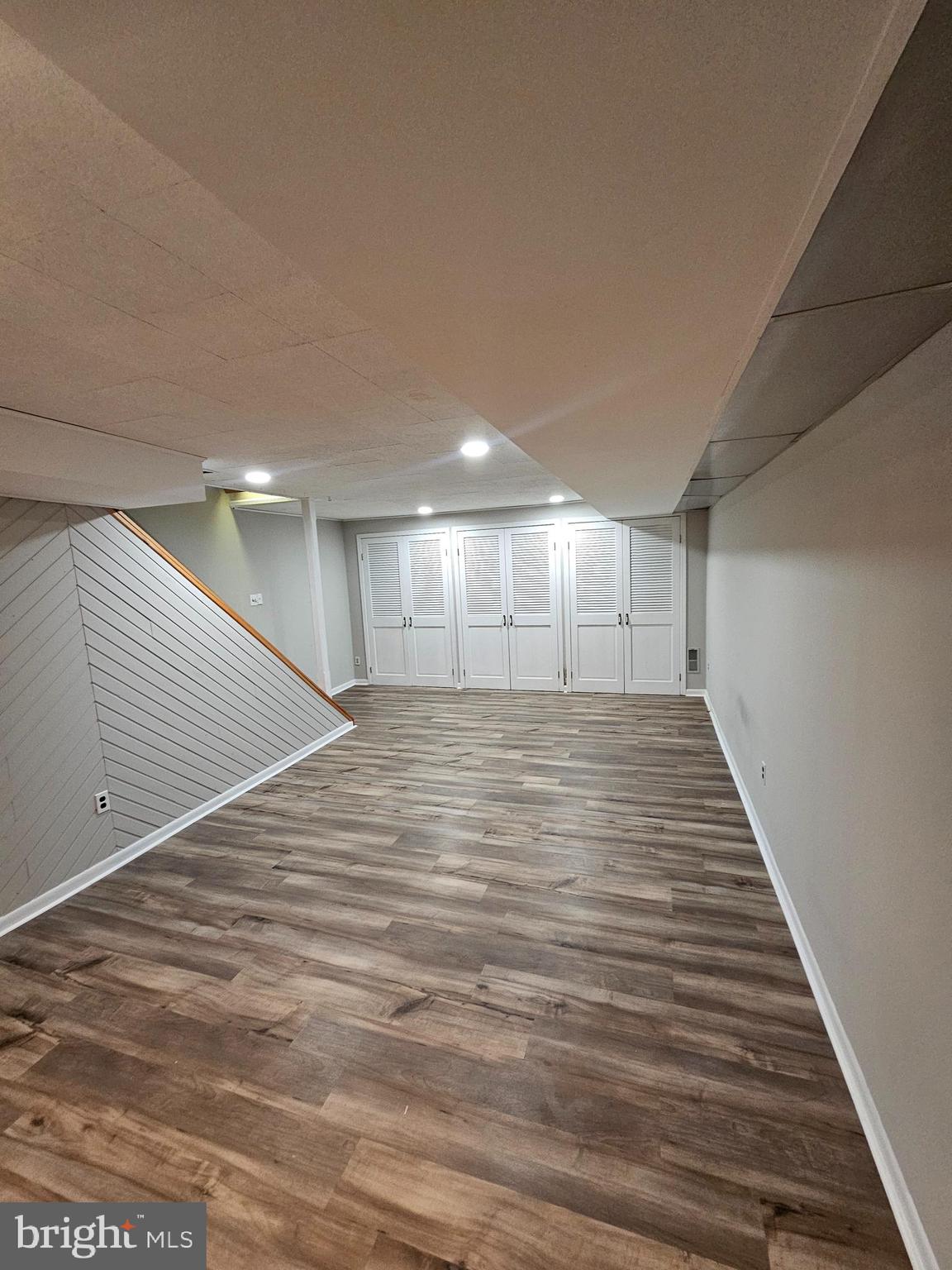 LINDEN HILL SQUARE - Residential Lease