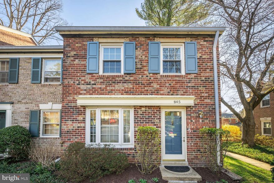 ***NEWLY PRICED****Buyers financing fell through, now is your chance to own the attractive all brick end unit townhome in Regent Square with easy access to shopping, dining and Rt 270.**
walk to restaurants and parks.
Please turn the key to the right and don't use deadbolt