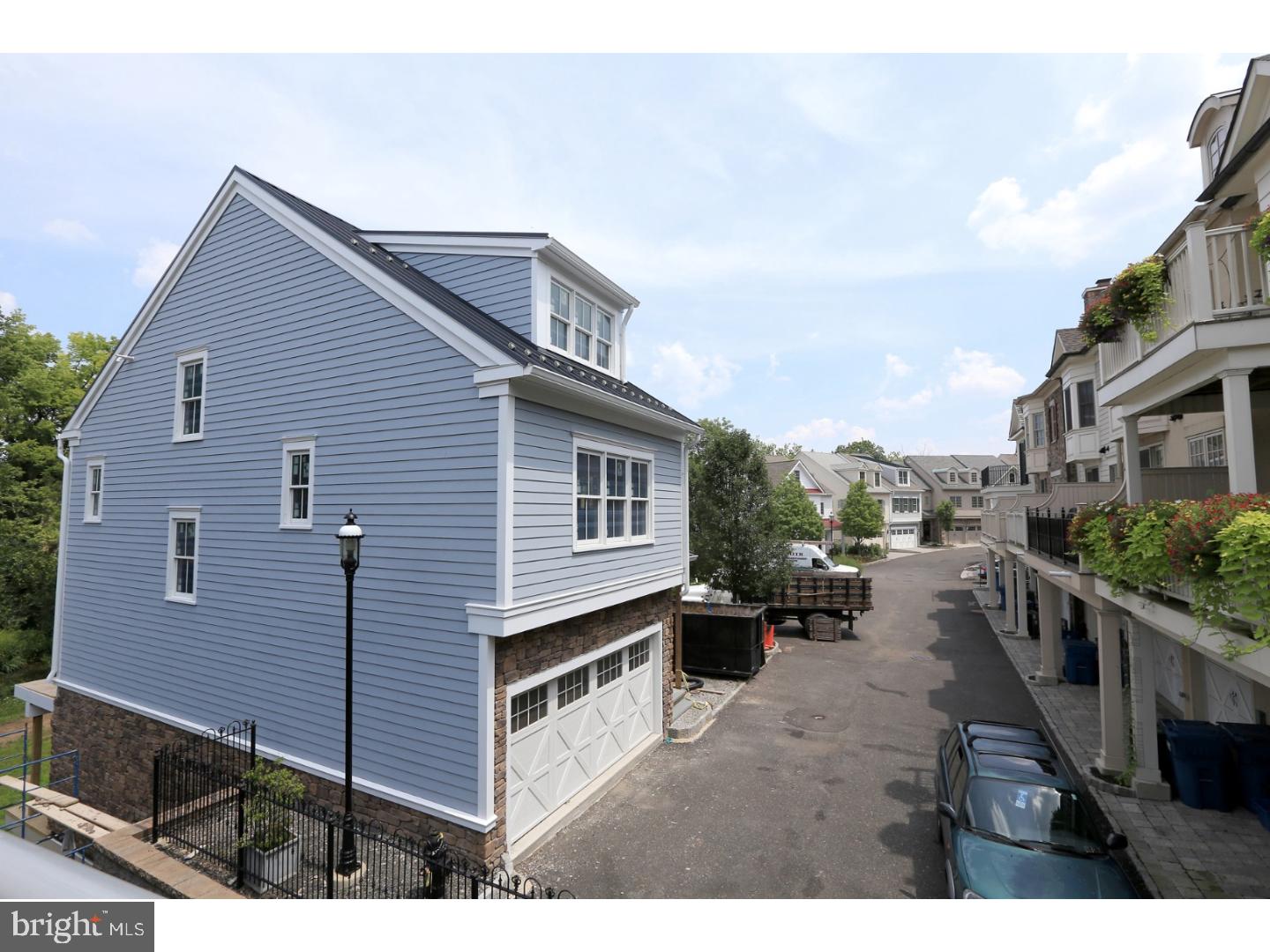 CANAL STREET - Residential