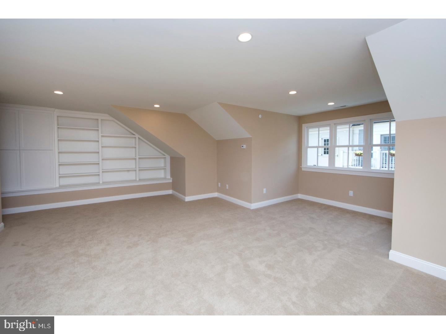 CANAL STREET - Residential