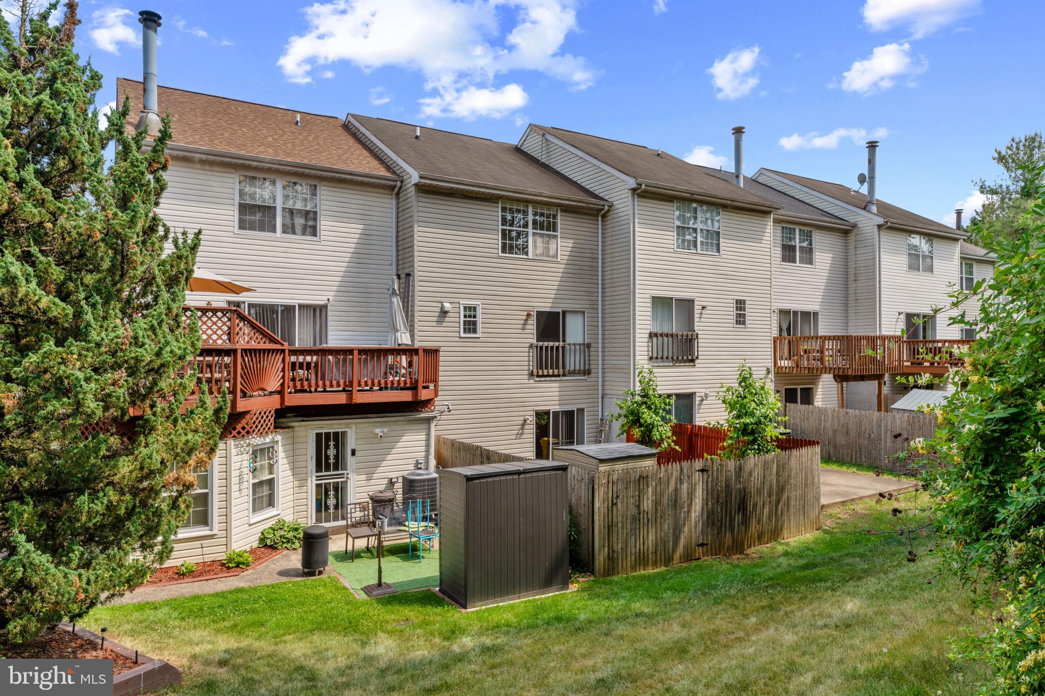 OAK LEAF VILLAS - Residential