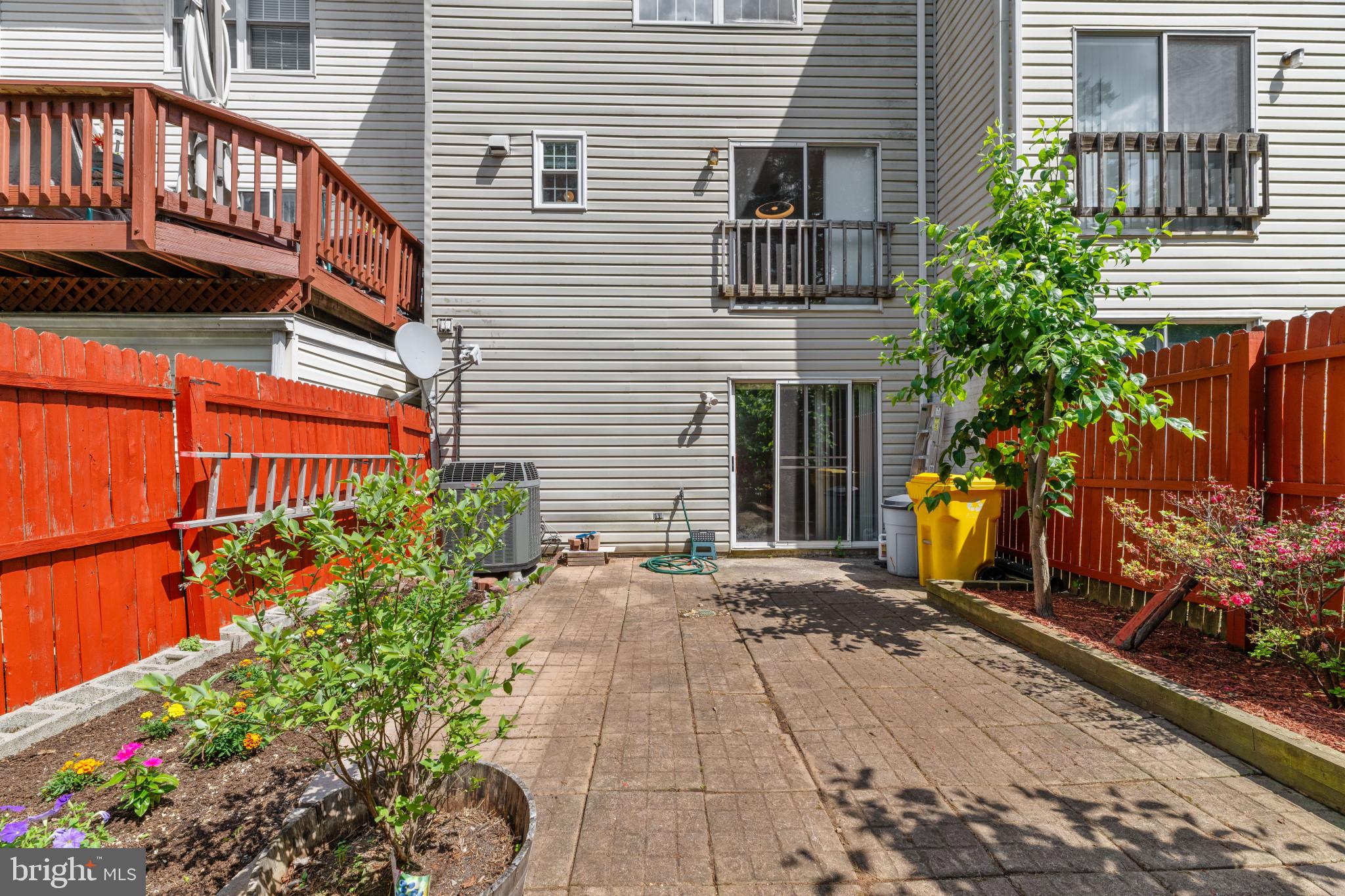 OAK LEAF VILLAS - Residential
