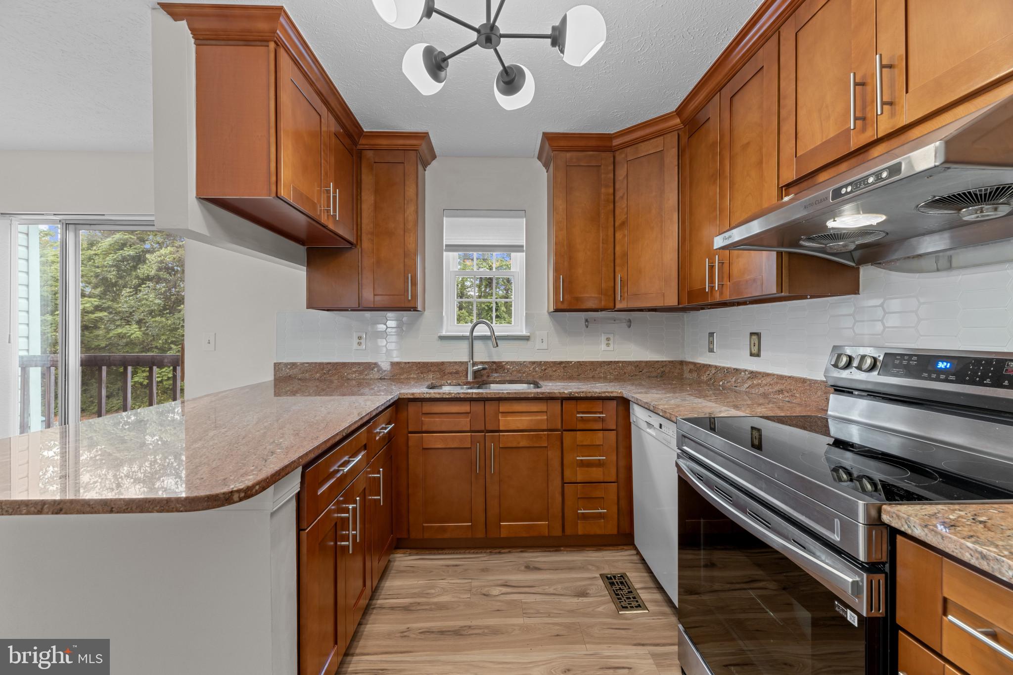 OAK LEAF VILLAS - Residential