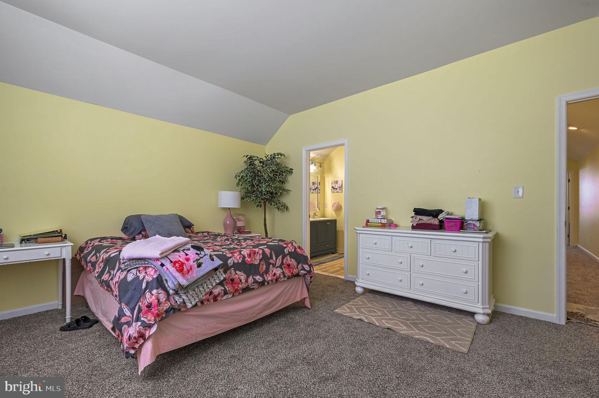 SUMMERCREST - Residential