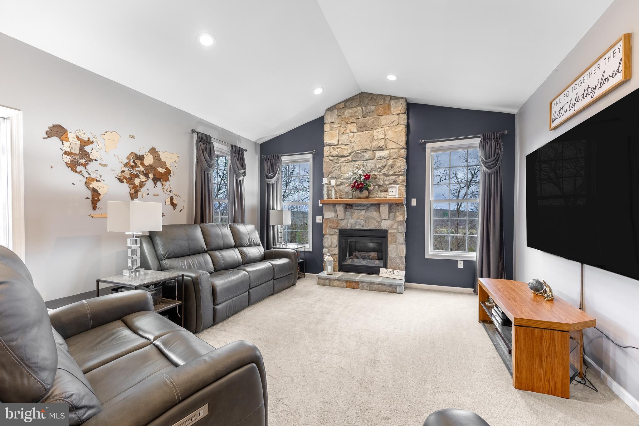 PARADISE HILLS - Residential