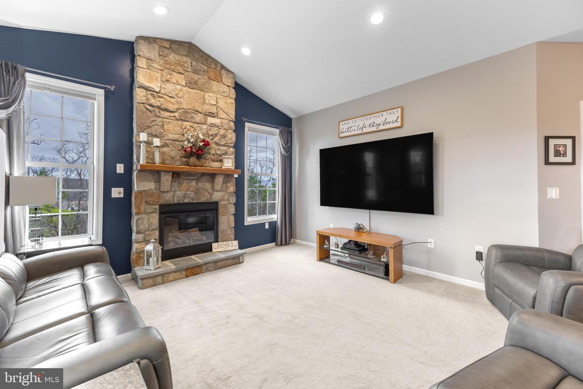 PARADISE HILLS - Residential