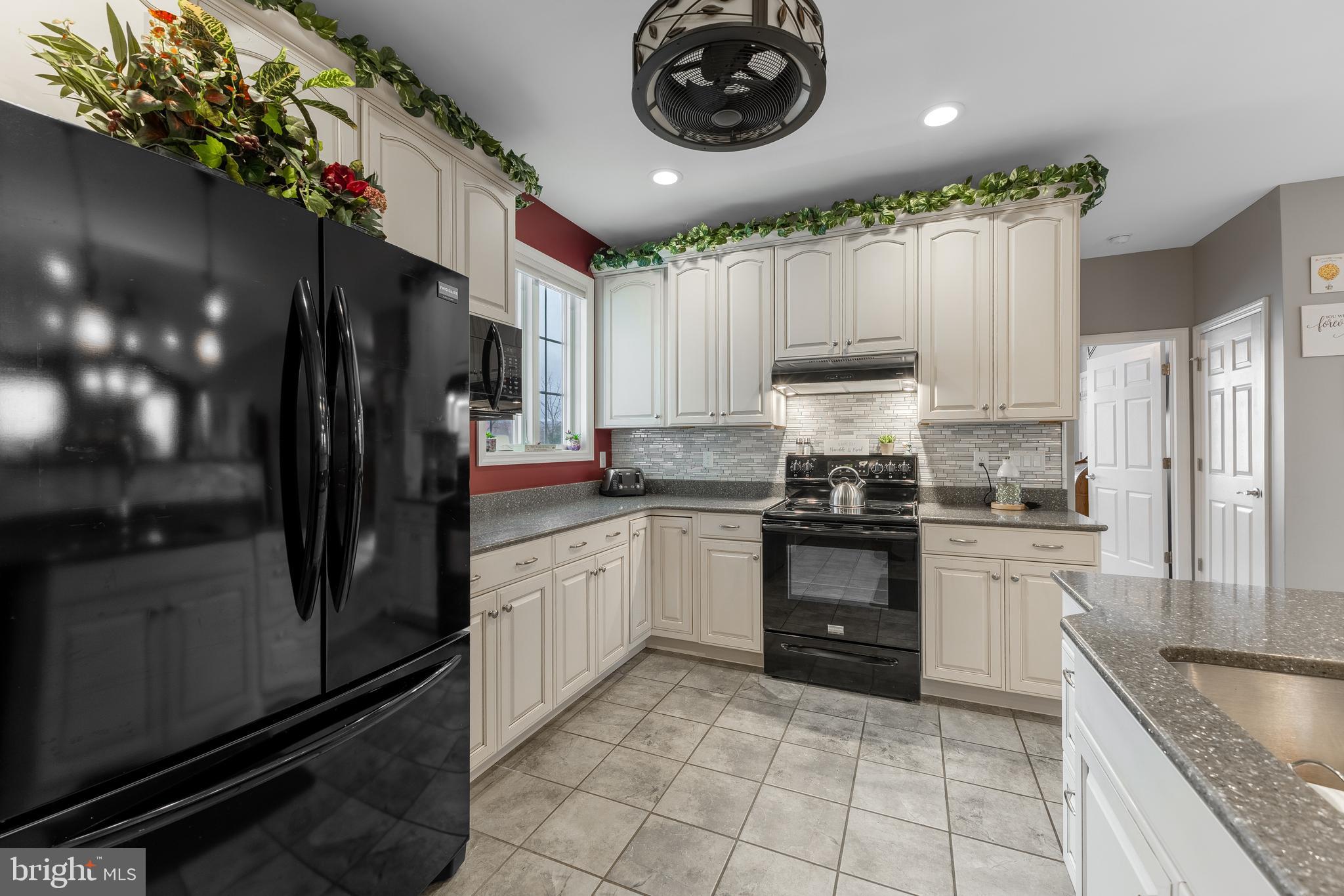 PARADISE HILLS - Residential