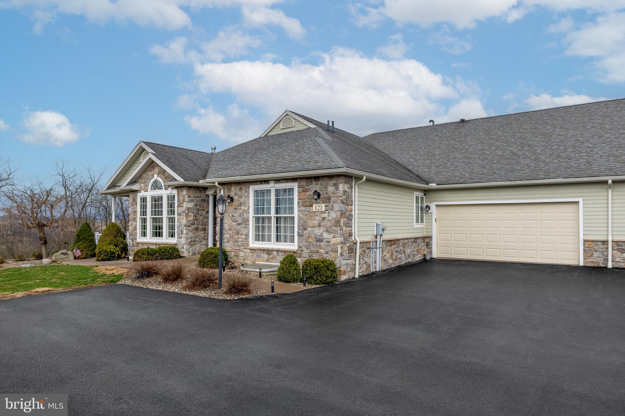 PARADISE HILLS - Residential